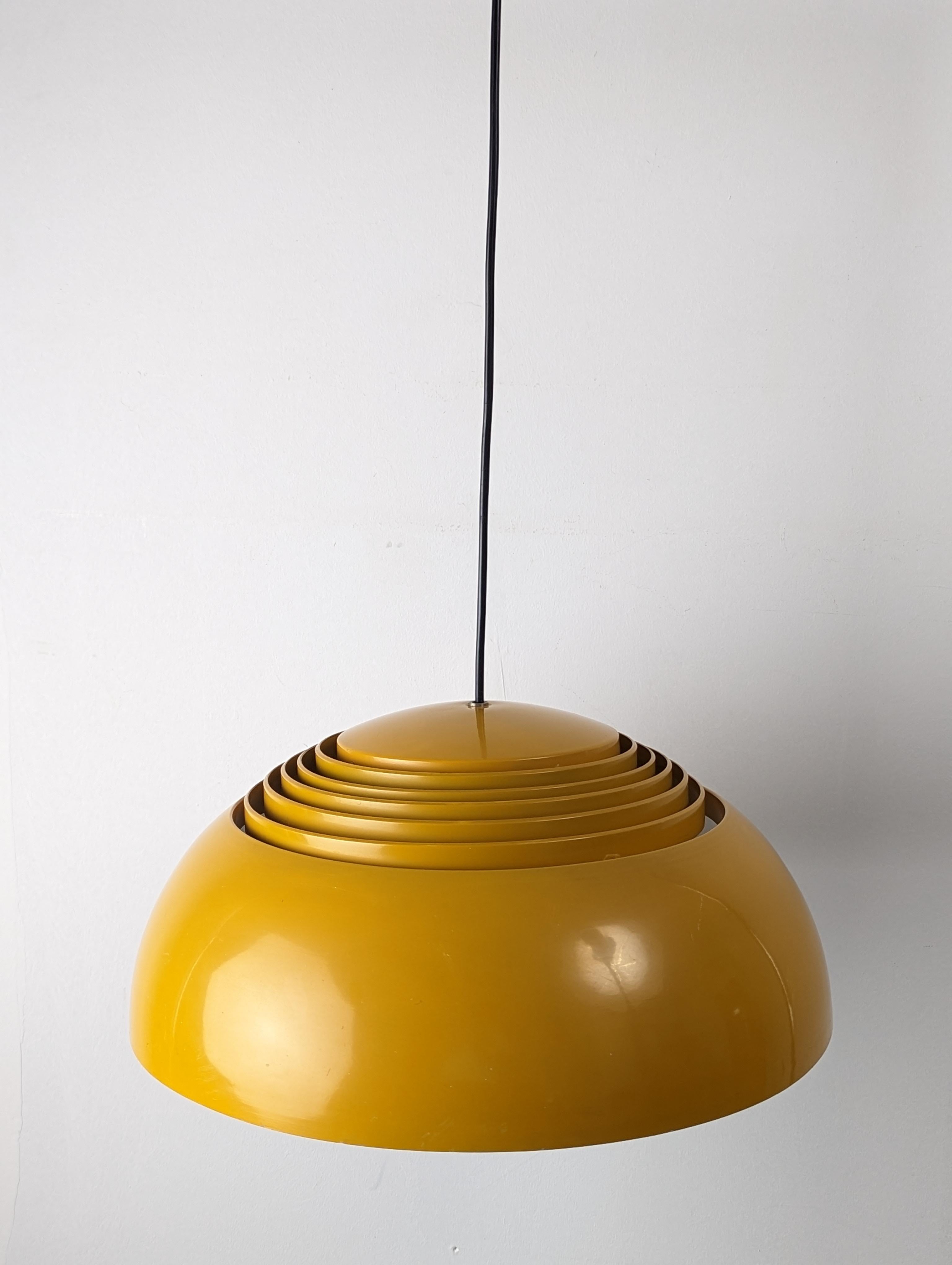 AJ Royal Pendant Lamp by Arne Jacobsen for Louis Poulsen 1960s In Good Condition In Benalmadena, ES