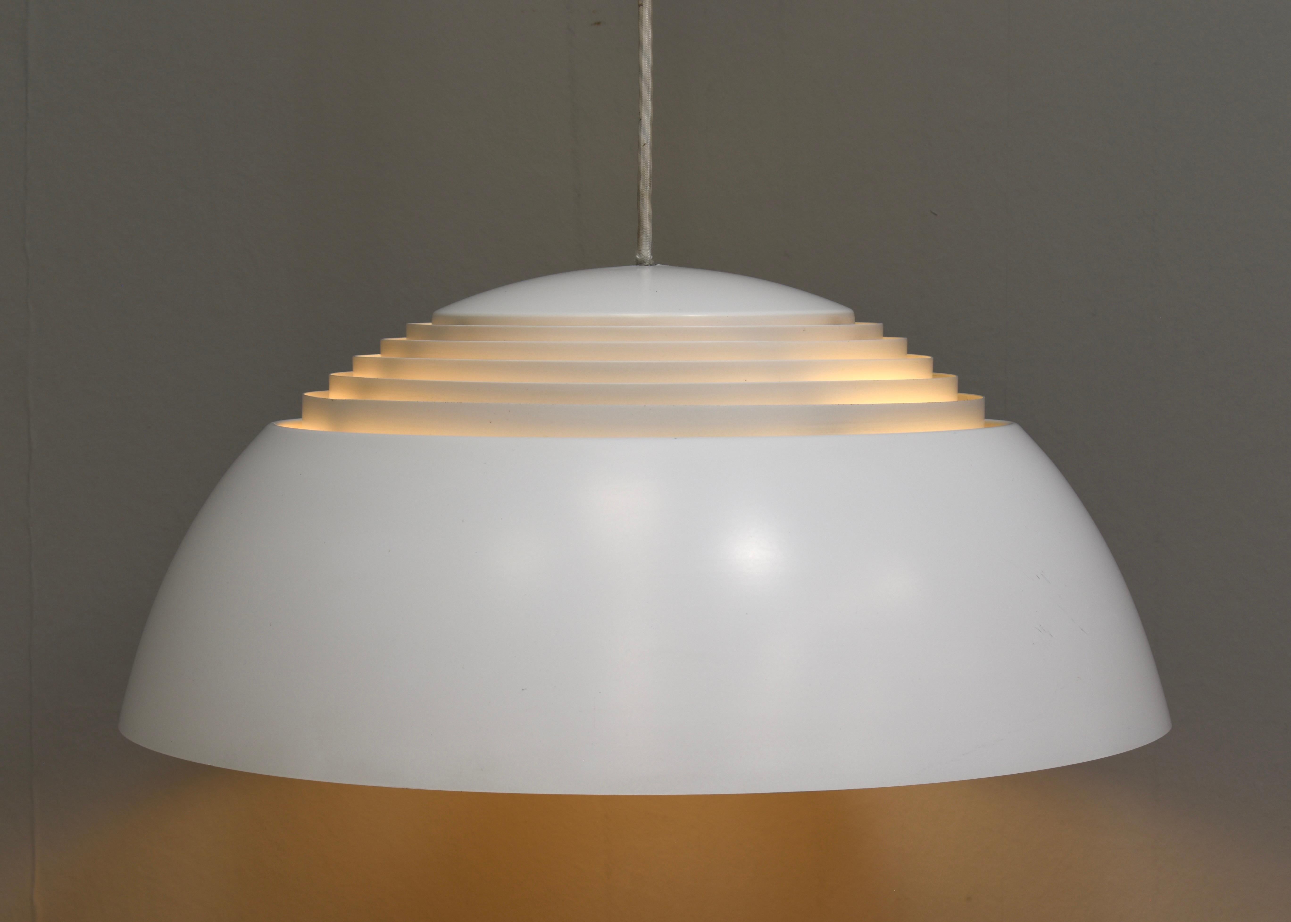 Lampe suspendue AJ Royal par Arne Jacobsen pour Louis Poulsen, Danemark - 1957 en vente 4