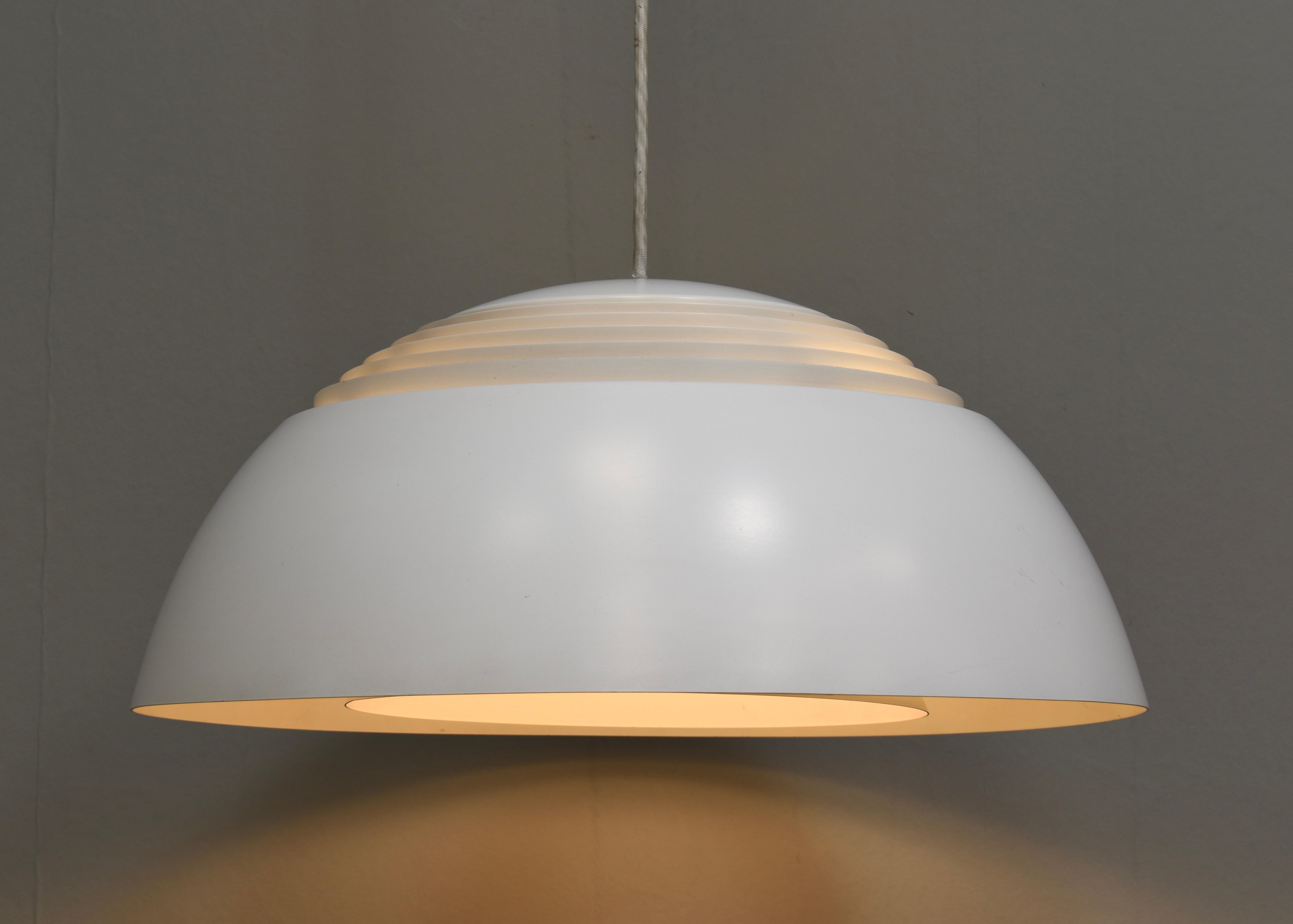 Lampe suspendue AJ Royal par Arne Jacobsen pour Louis Poulsen, Danemark - 1957 en vente 5