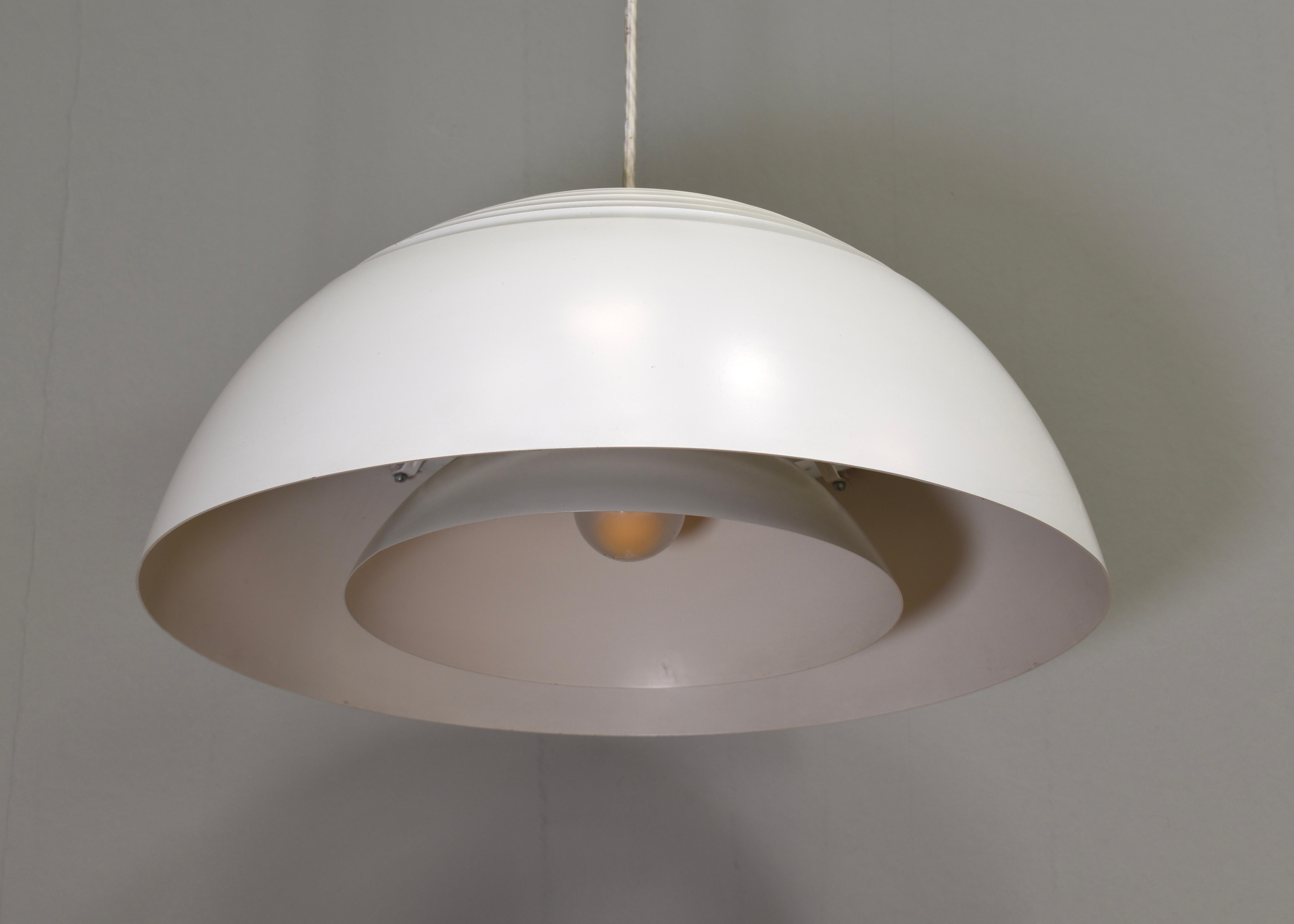 Lampe suspendue AJ Royal par Arne Jacobsen pour Louis Poulsen, Danemark - 1957 Bon état - En vente à Pijnacker, Zuid-Holland