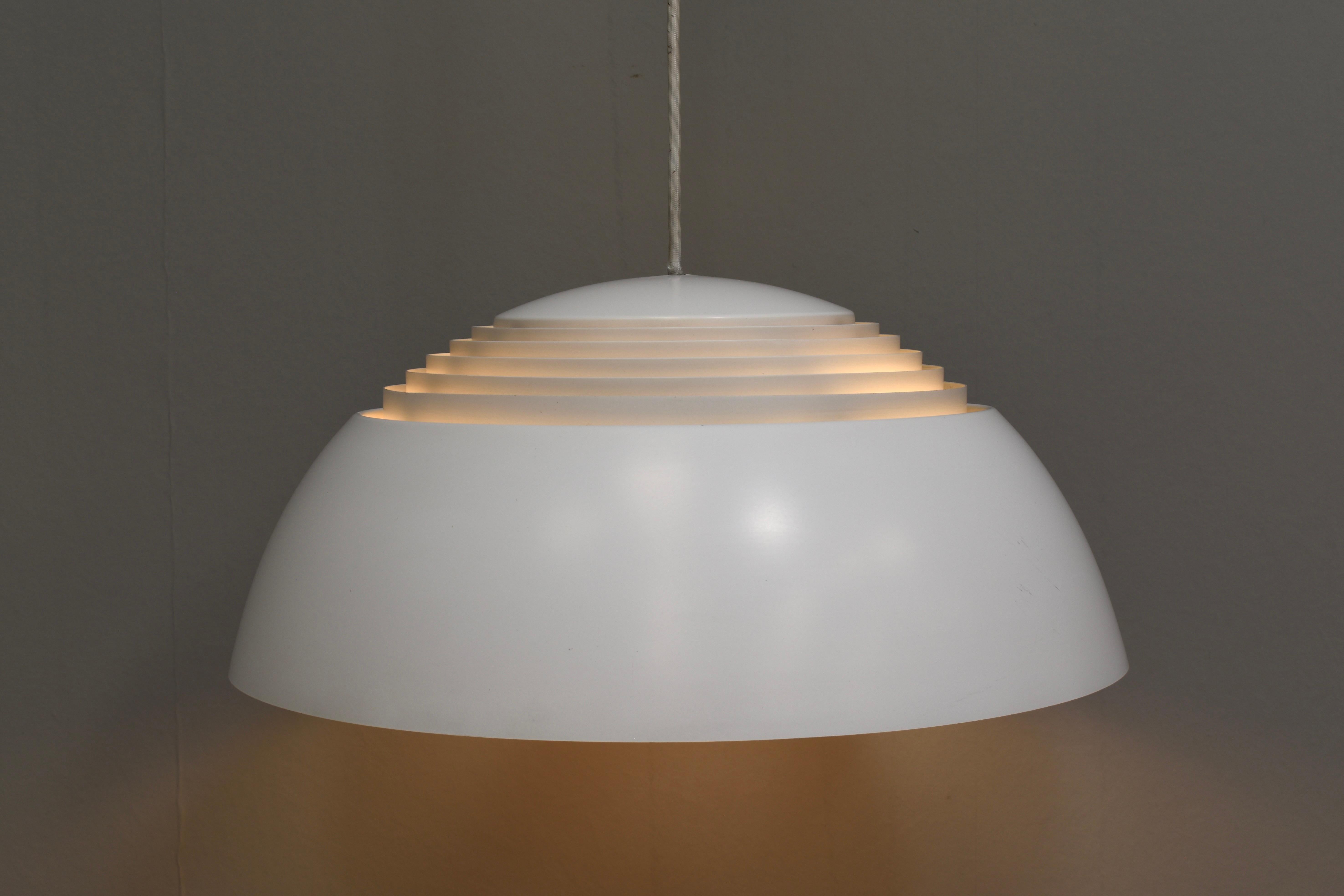 Lampe suspendue AJ Royal par Arne Jacobsen pour Louis Poulsen, Danemark - 1957 en vente 1