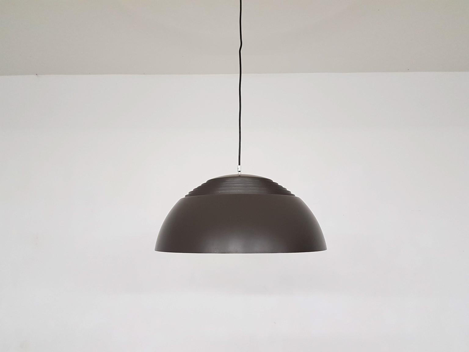 Arne Jacobsen for Louis Poulsen A.J. Royal pendent lamp, Denmark, 1957

Brown metal pendant lamp or chandelier. Originally designed for the SAS Royal hotel in Copenhagen by Arne Jacobsen.
For four light bulbs, one in the middle and three at the