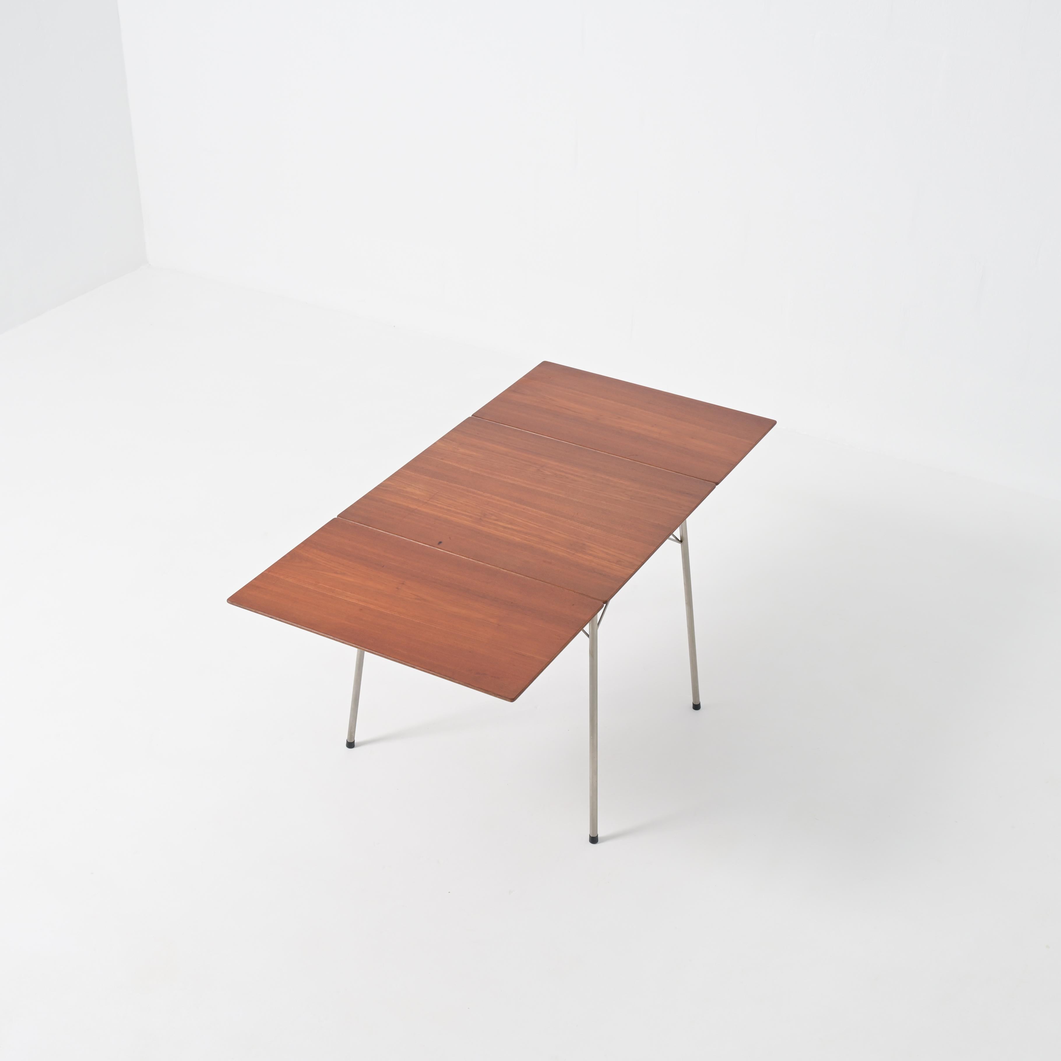 Danish AJ3601 table by Arne Jacobsen for Fritz Hansen For Sale