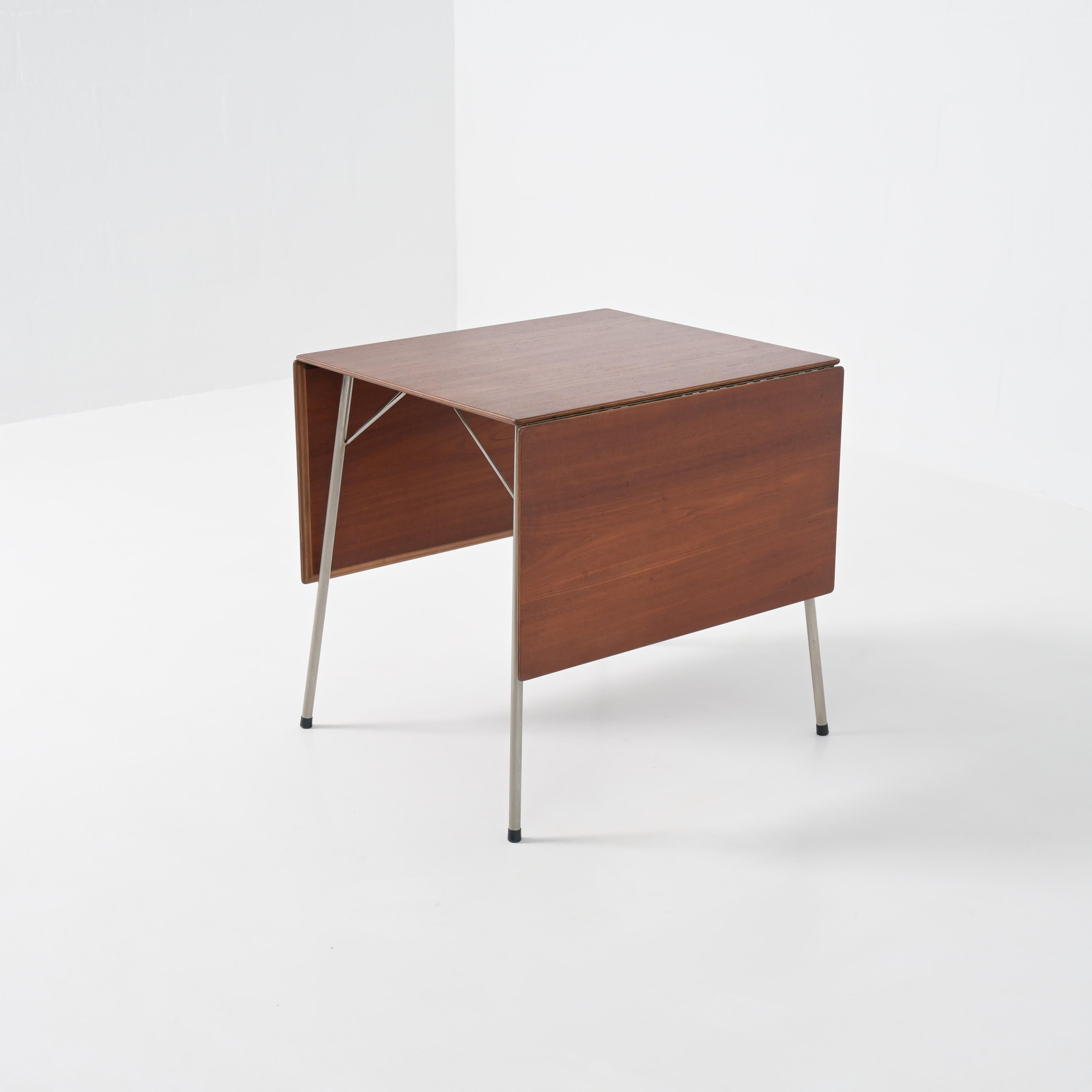 Mid-20th Century AJ3601 table by Arne Jacobsen for Fritz Hansen For Sale
