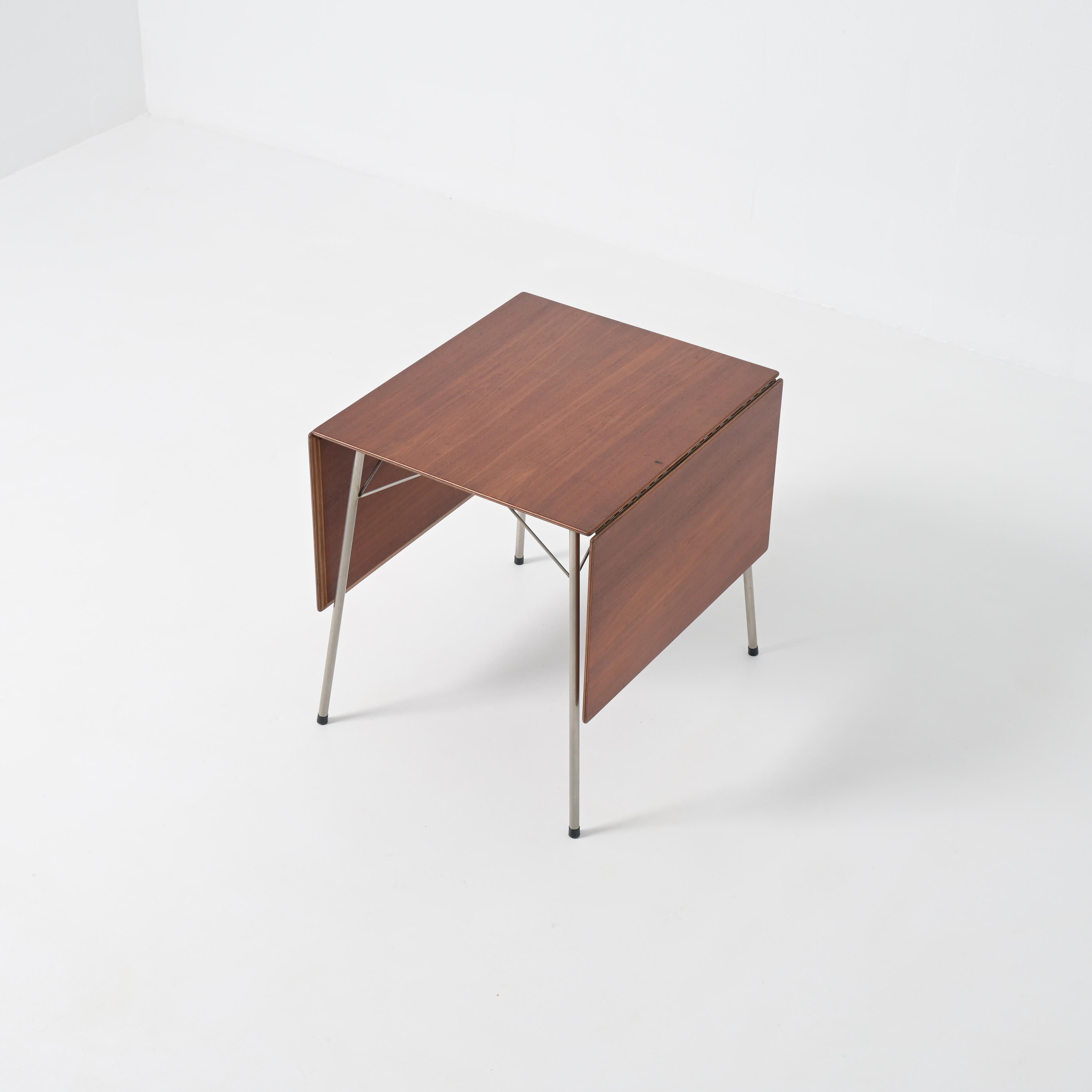 Metal AJ3601 table by Arne Jacobsen for Fritz Hansen For Sale