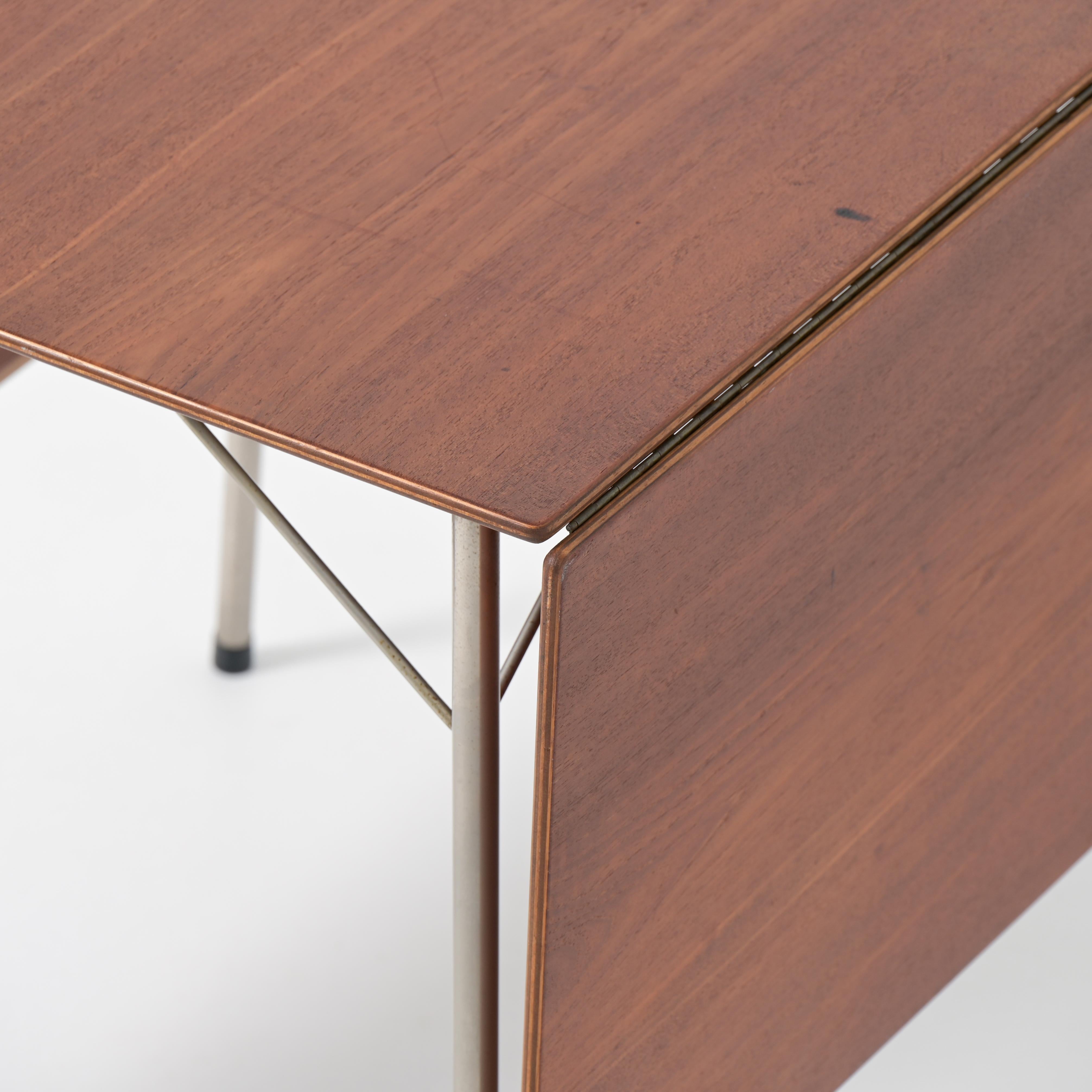 AJ3601 table by Arne Jacobsen for Fritz Hansen For Sale 1