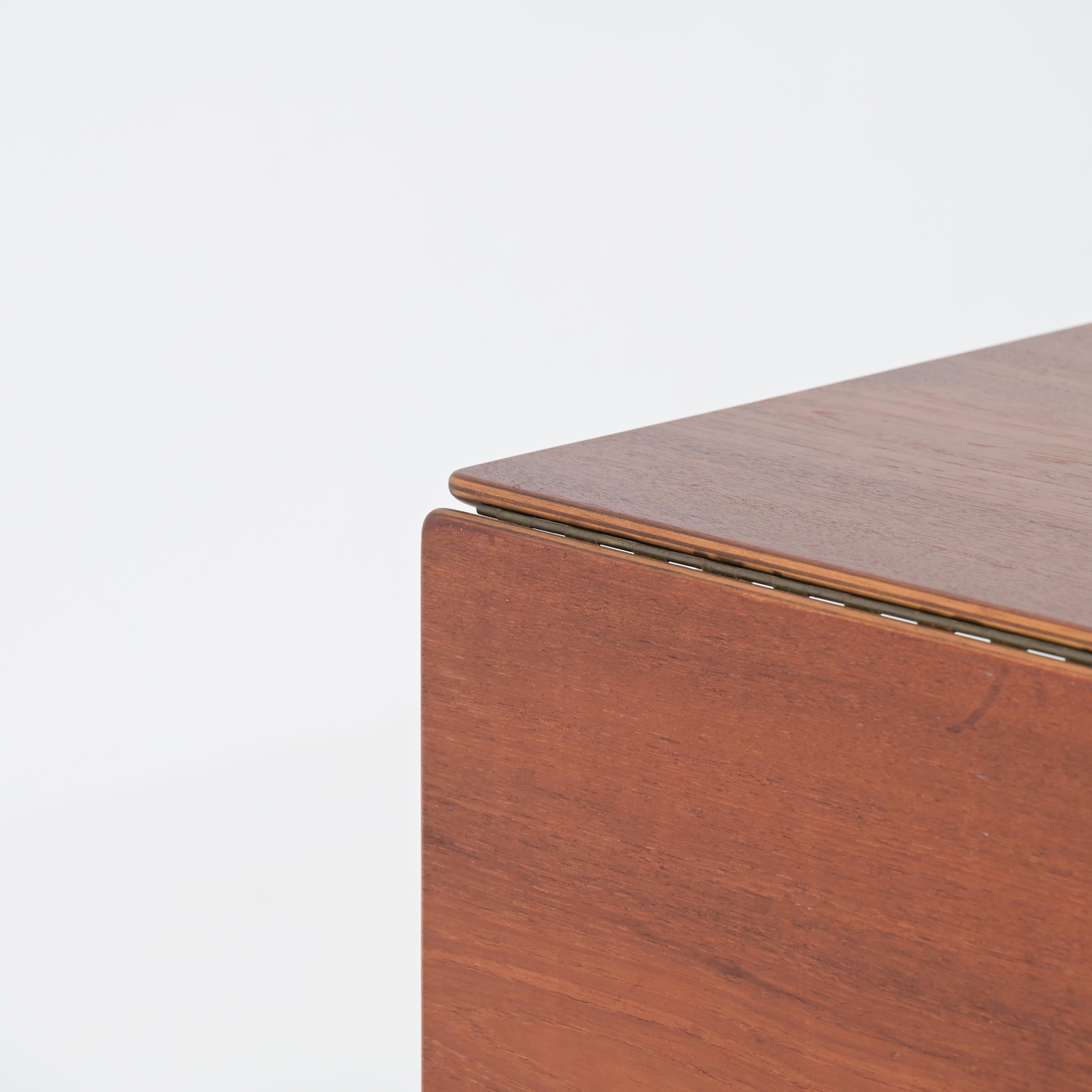 AJ3601 table by Arne Jacobsen for Fritz Hansen For Sale 3