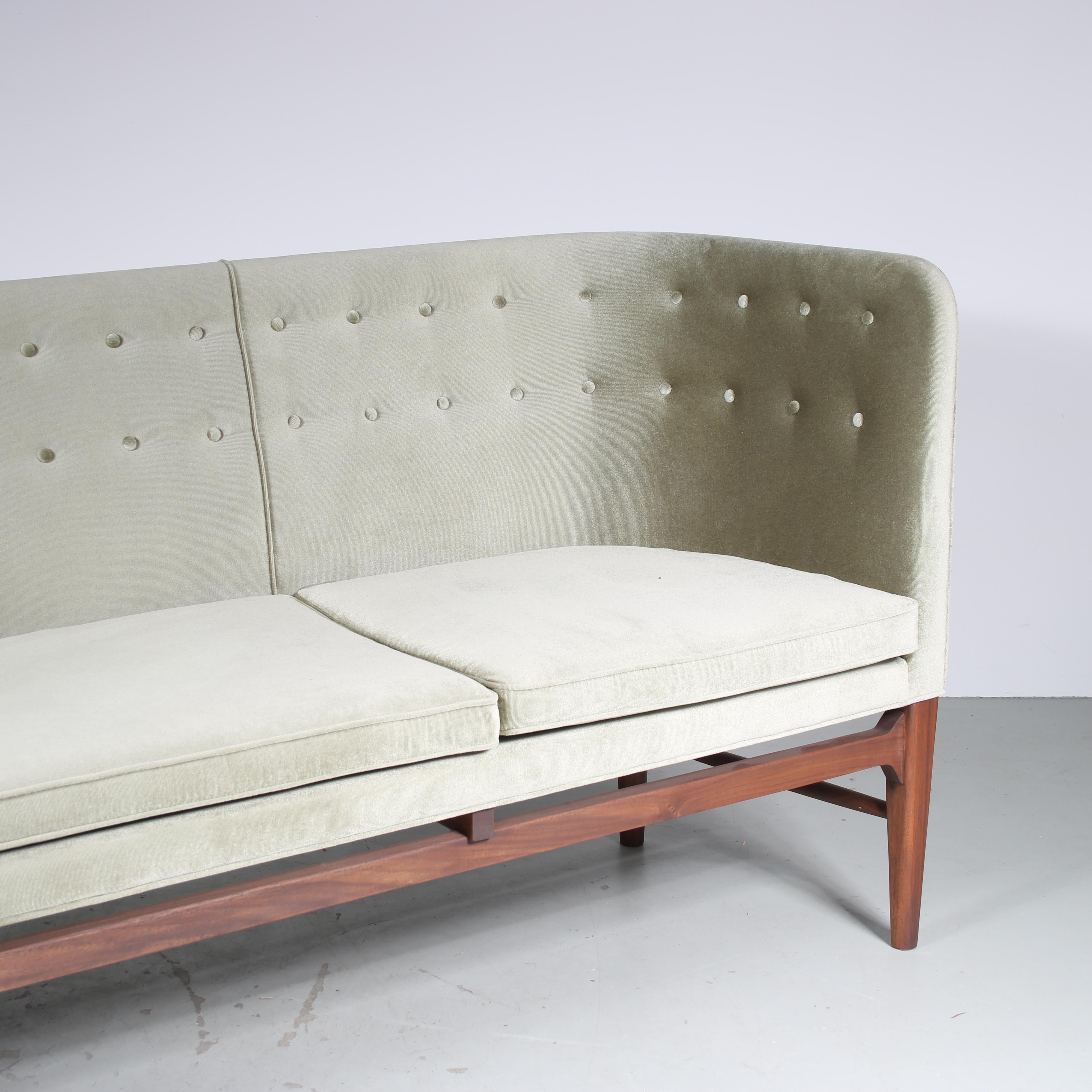 “AJ5” Sofa by Arne Jacobsen and Flemming Lassen for &Tradition, Denmark 2020 For Sale 4