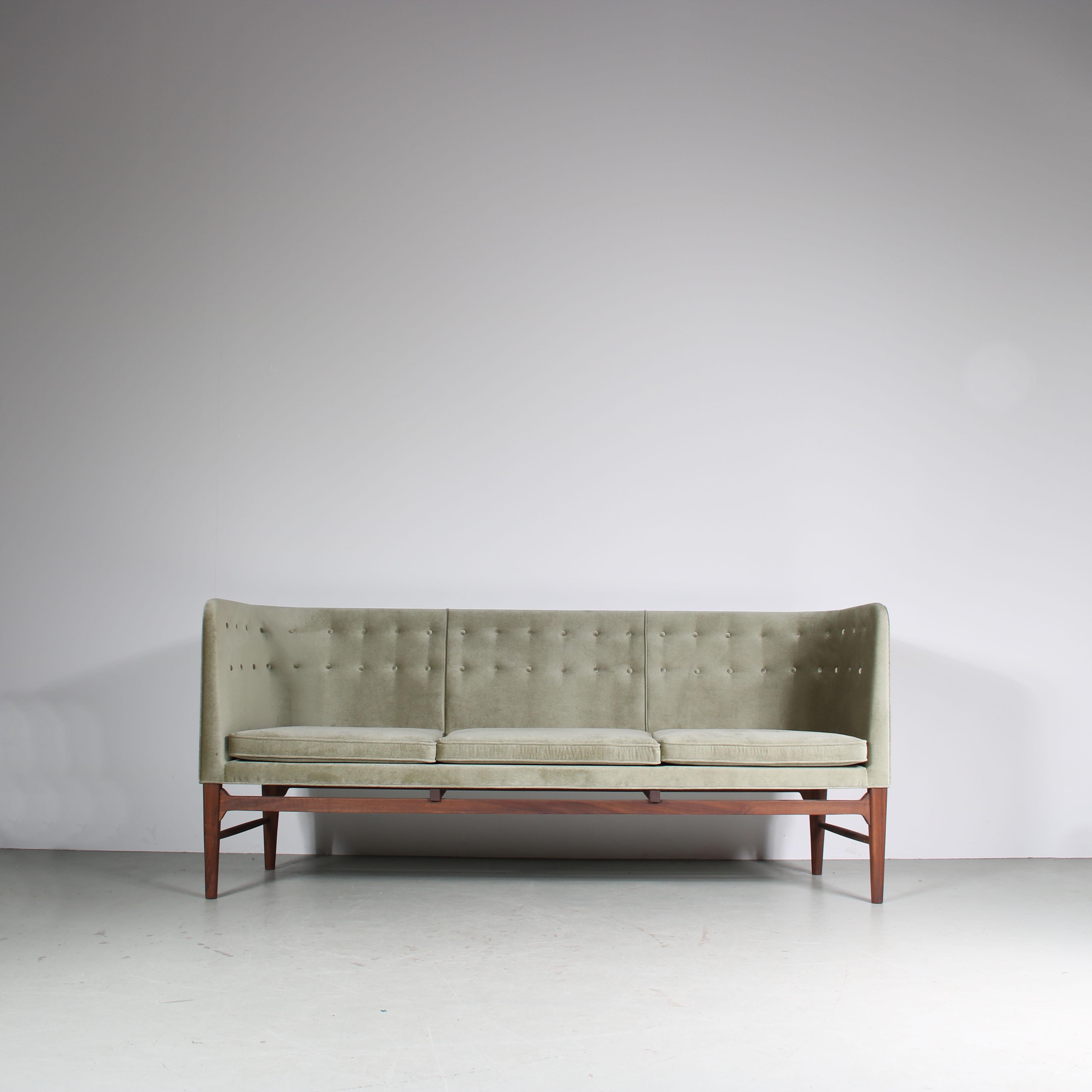 Danish “AJ5” Sofa by Arne Jacobsen and Flemming Lassen for &Tradition, Denmark 2020 For Sale