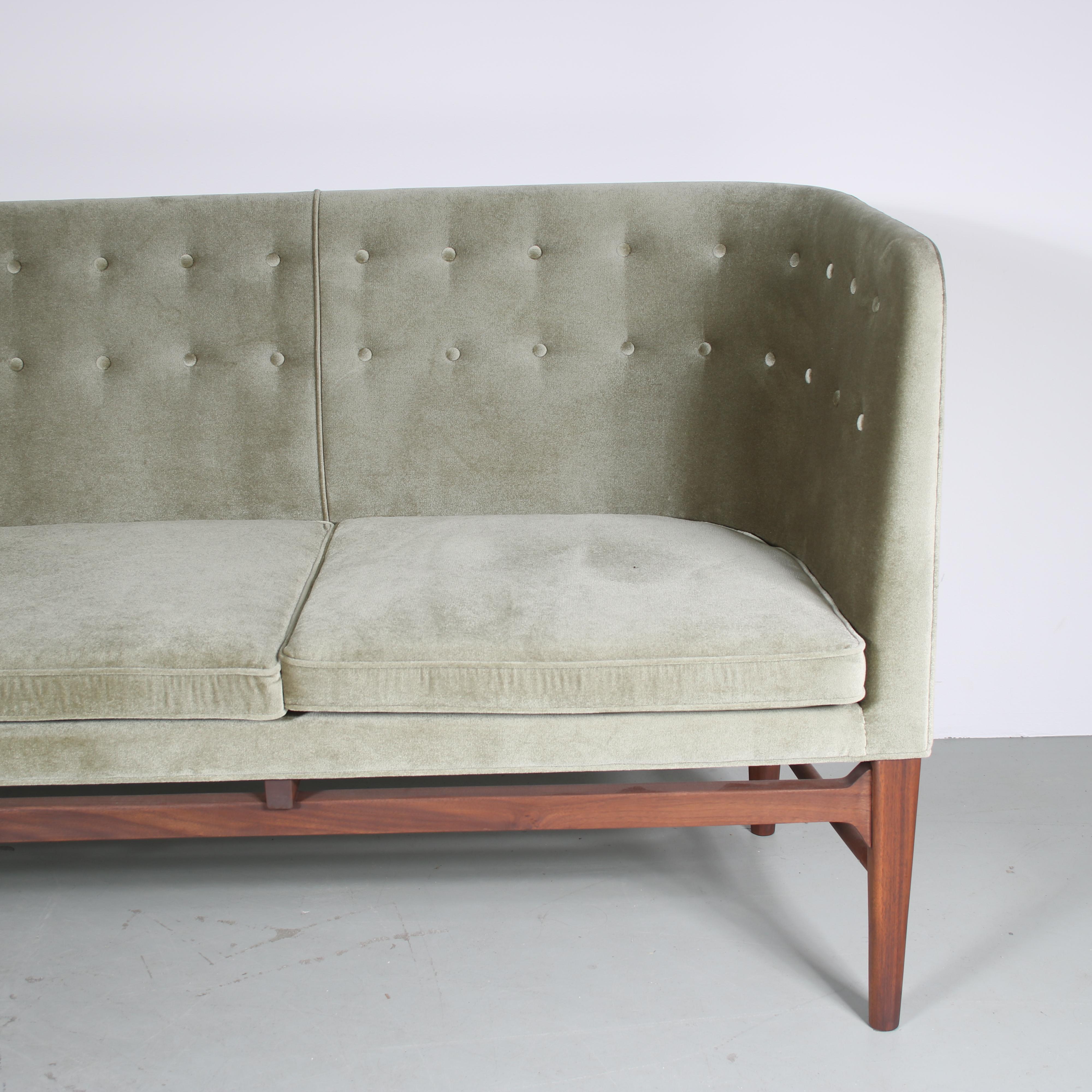 “AJ5” Sofa by Arne Jacobsen and Flemming Lassen for &Tradition, Denmark 2020 In Good Condition For Sale In Amsterdam, NL