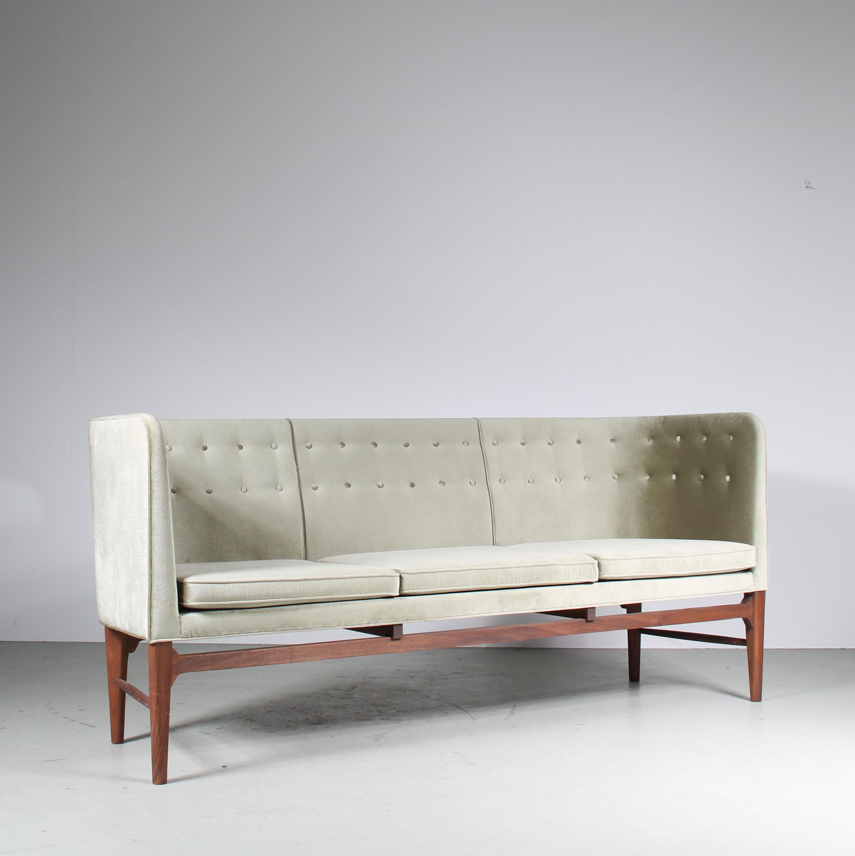 “AJ5” Sofa by Arne Jacobsen and Flemming Lassen for &Tradition, Denmark 2020 For Sale 2