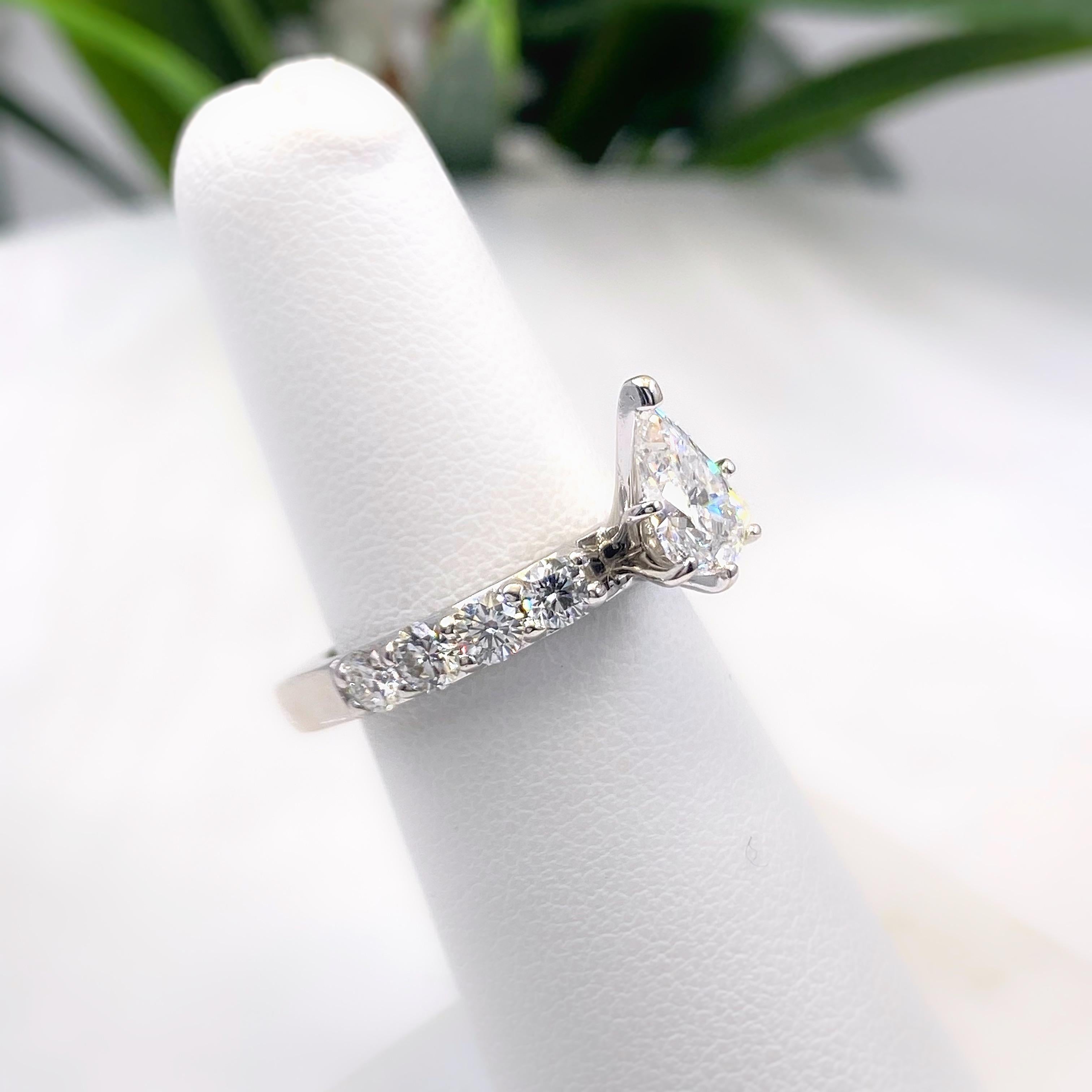 A.JAFFE Pear Shape 1.61 Carat Diamond Engagement Ring 18 Karat White Gold IGI For Sale 5