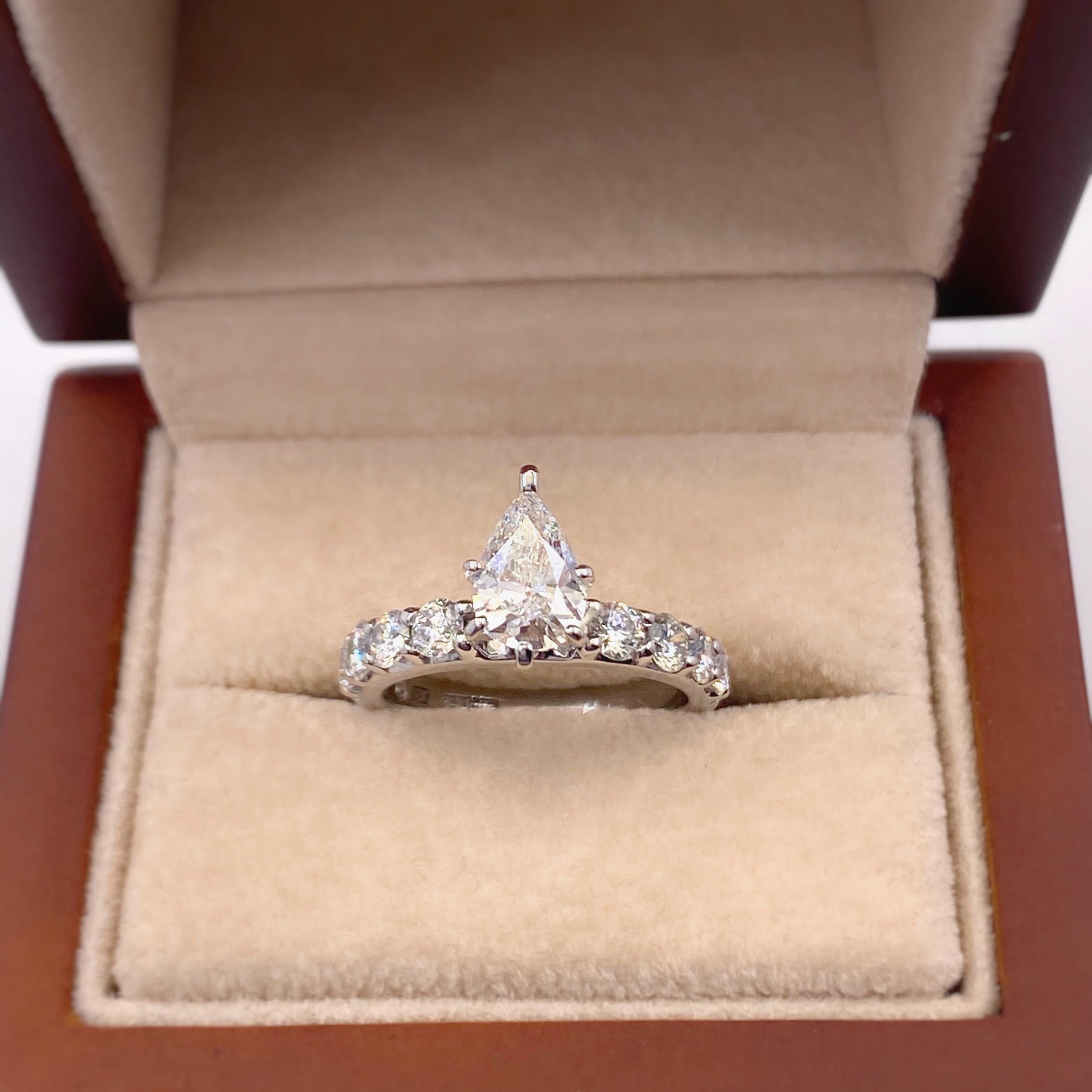 Women's or Men's A.JAFFE Pear Shape 1.61 Carat Diamond Engagement Ring 18 Karat White Gold IGI For Sale