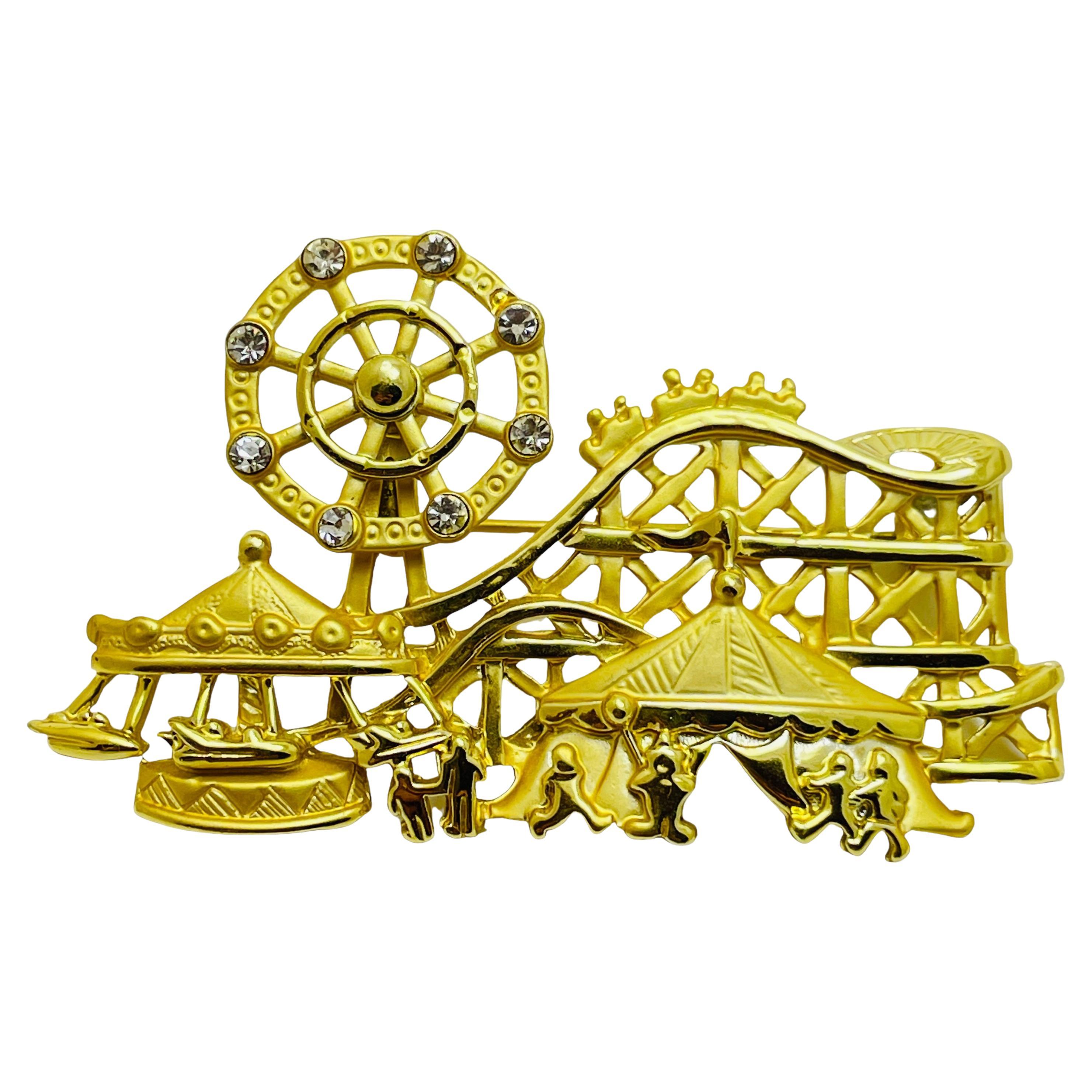 AJC firmado carnaval tono dorado strass broche de diseño en venta