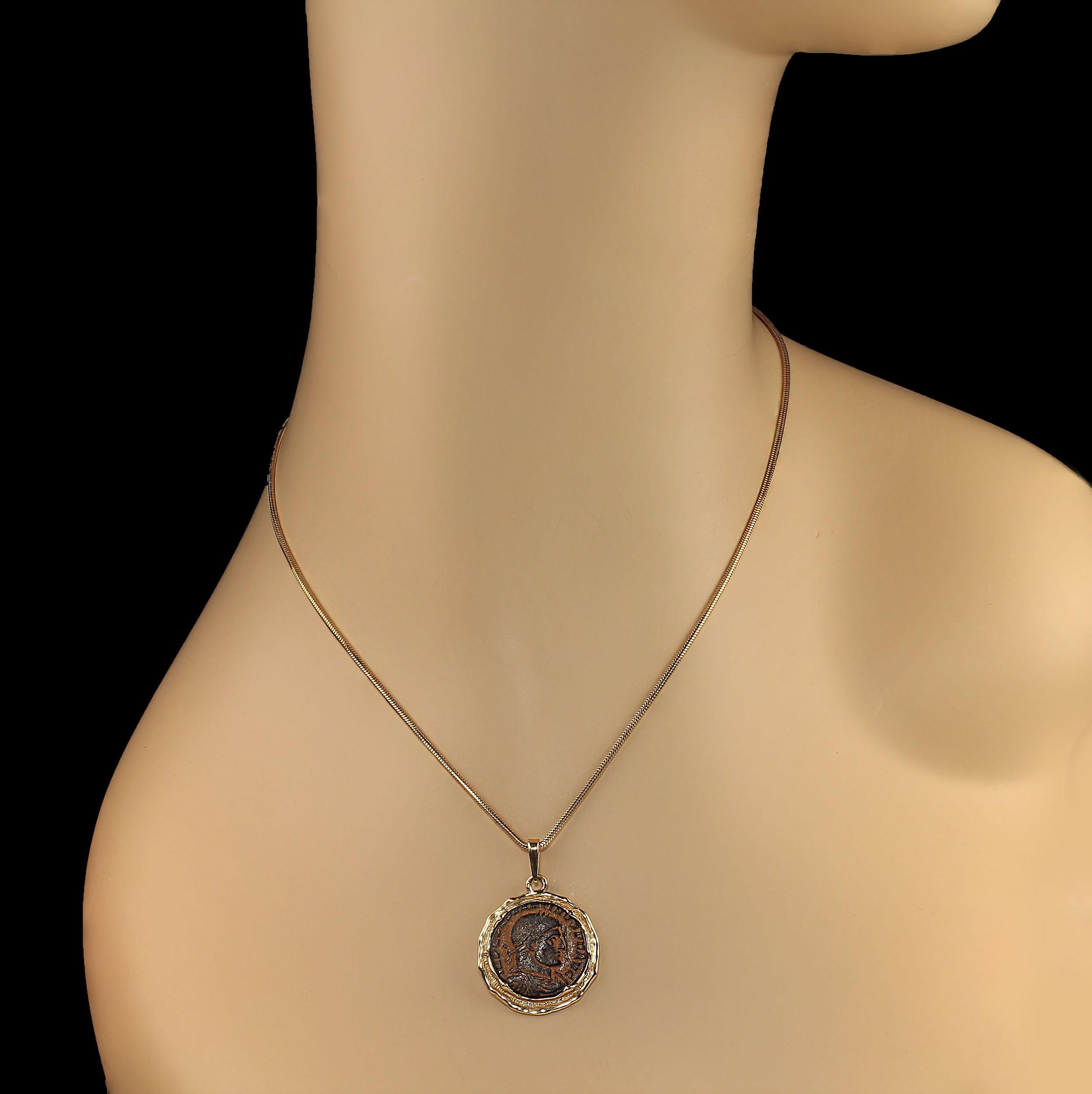 AJD 14k Gelbgold Münze Replica auf 14k Gelbgold Kette (Kunsthandwerker*in) im Angebot