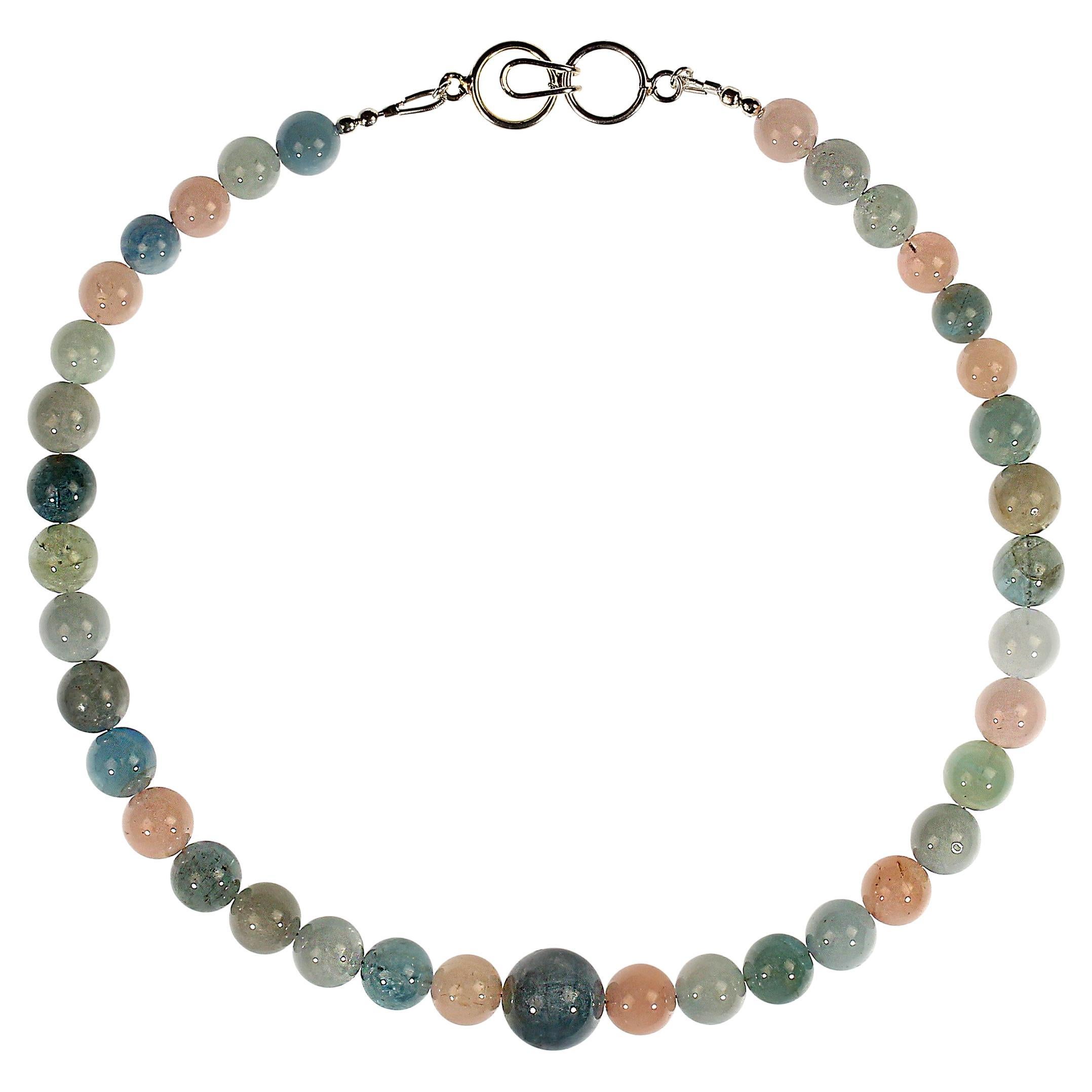 Eleva tu colección de joyas con este exquisito collar de berilo multicolor de 16 pulgadas, una armoniosa mezcla de elegancia y belleza natural. Elaborada por expertos, presenta una cautivadora variedad de gemas semipreciosas de berilo, como la