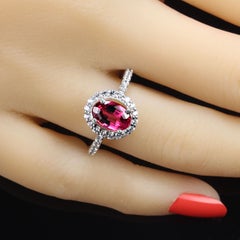 AJD 1,6 Karat ovaler Rubelit in Halo in Sterlingsilber Perfektes Geschenk!