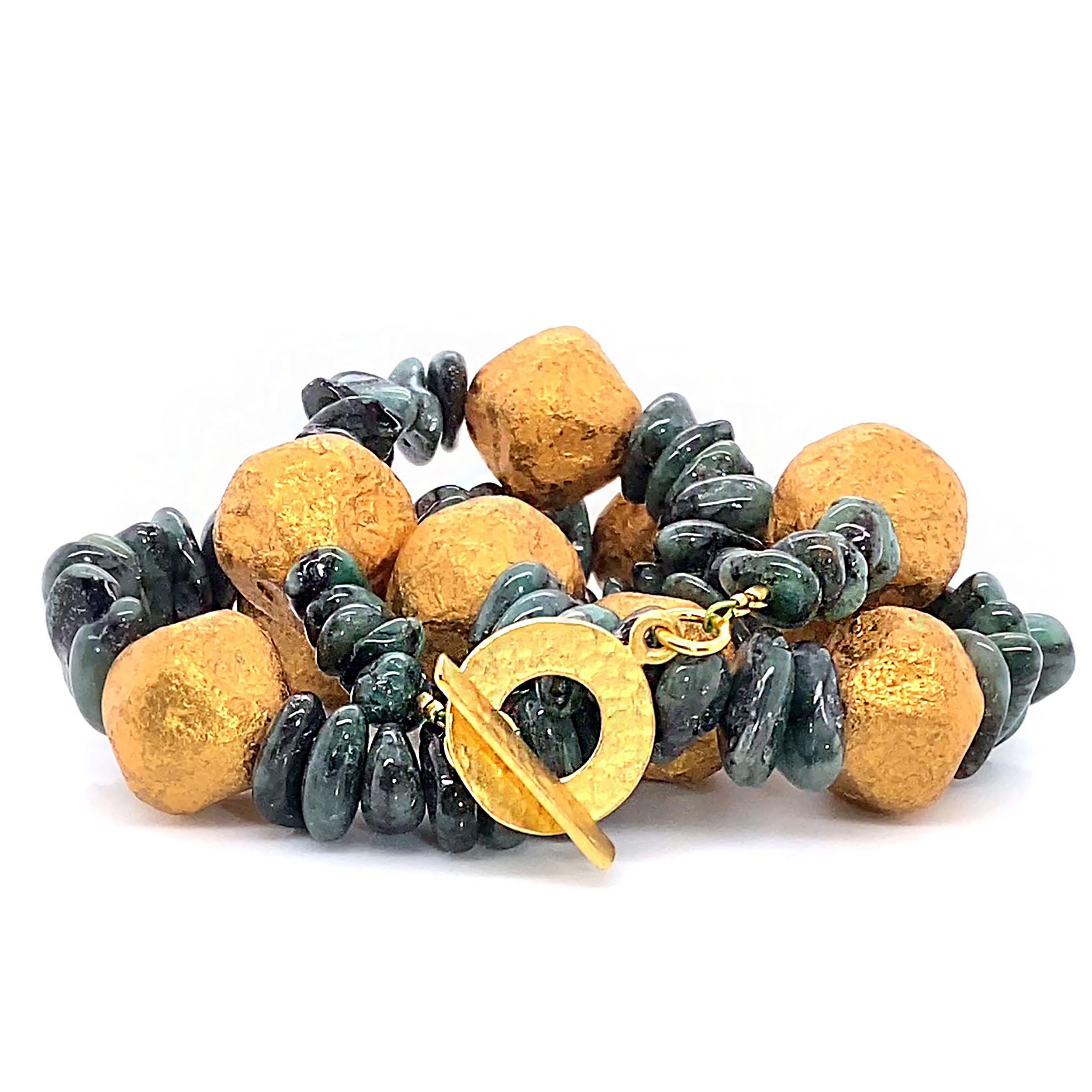 AJD 17 Zoll Smaragd Chips und goldfarbene tschechische Nugget-Halskette Great Gift!! im Angebot 4