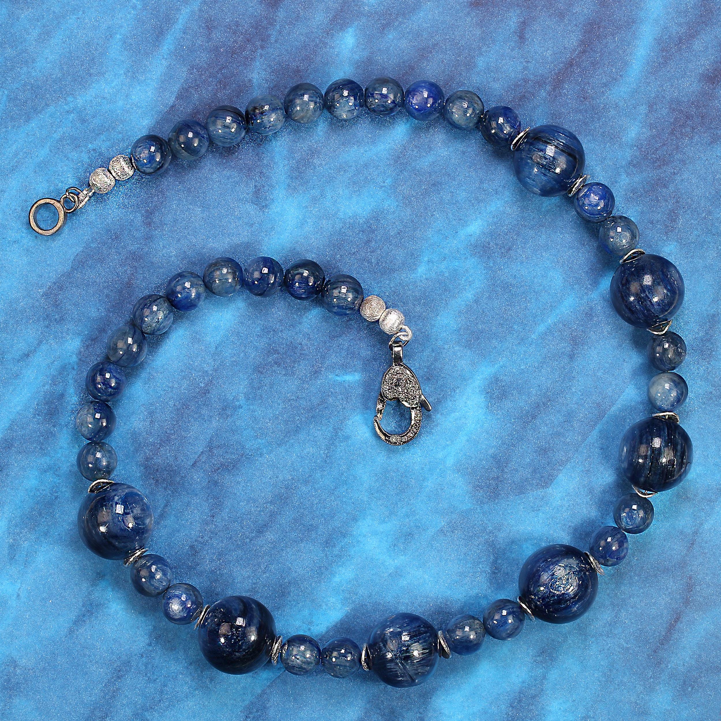 AJD 17 Zoll glänzend blau Kyanit Halskette perfektes Geschenk (Perle) im Angebot