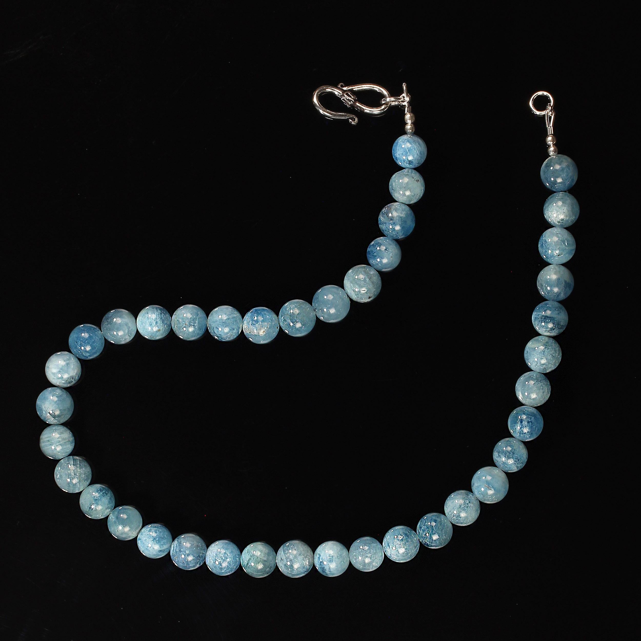 Artisan AJD Collier d'aigue-marine translucide bleu moyen/foncé de 17 pouces en vente