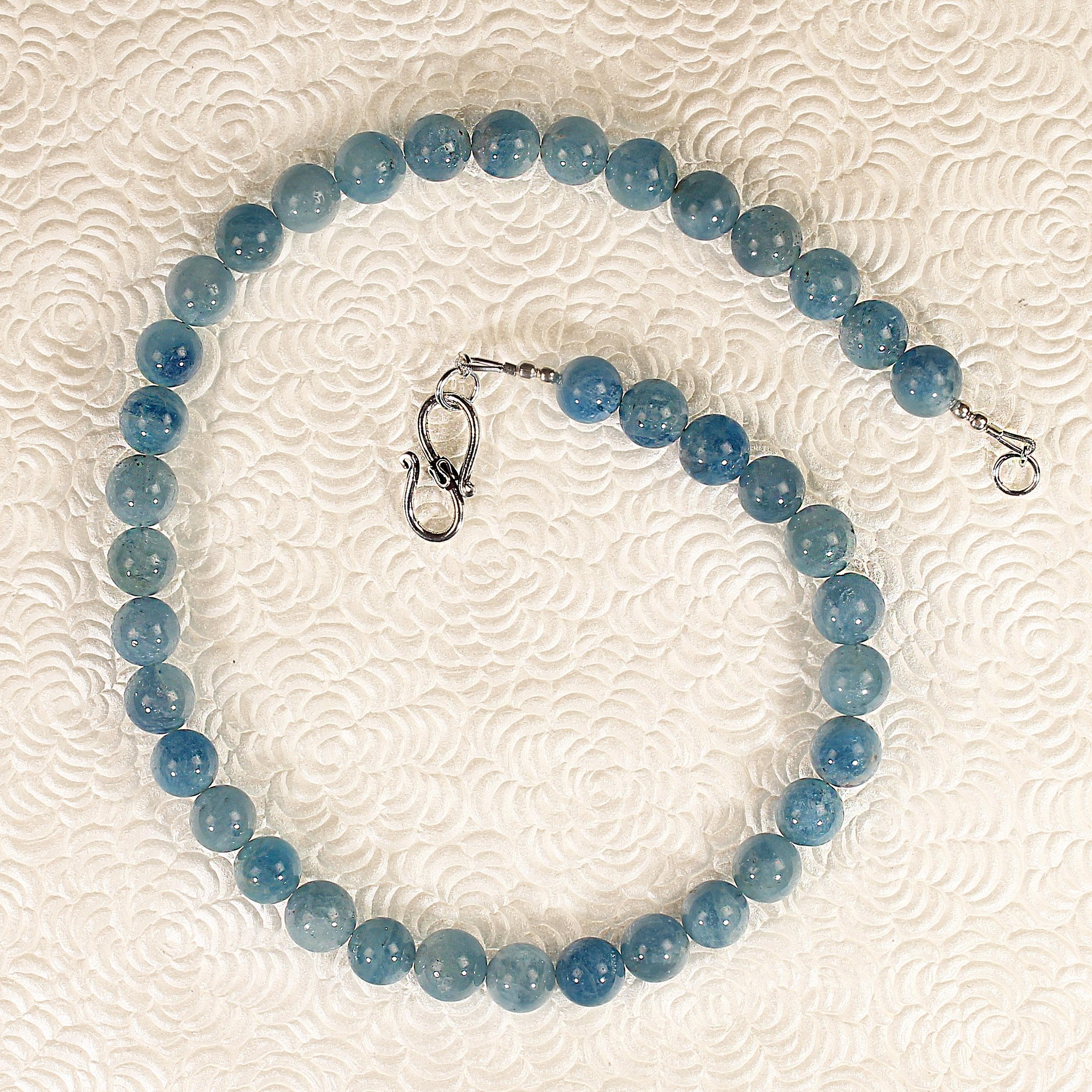 Perle AJD Collier d'aigue-marine translucide bleu moyen/foncé de 17 pouces en vente