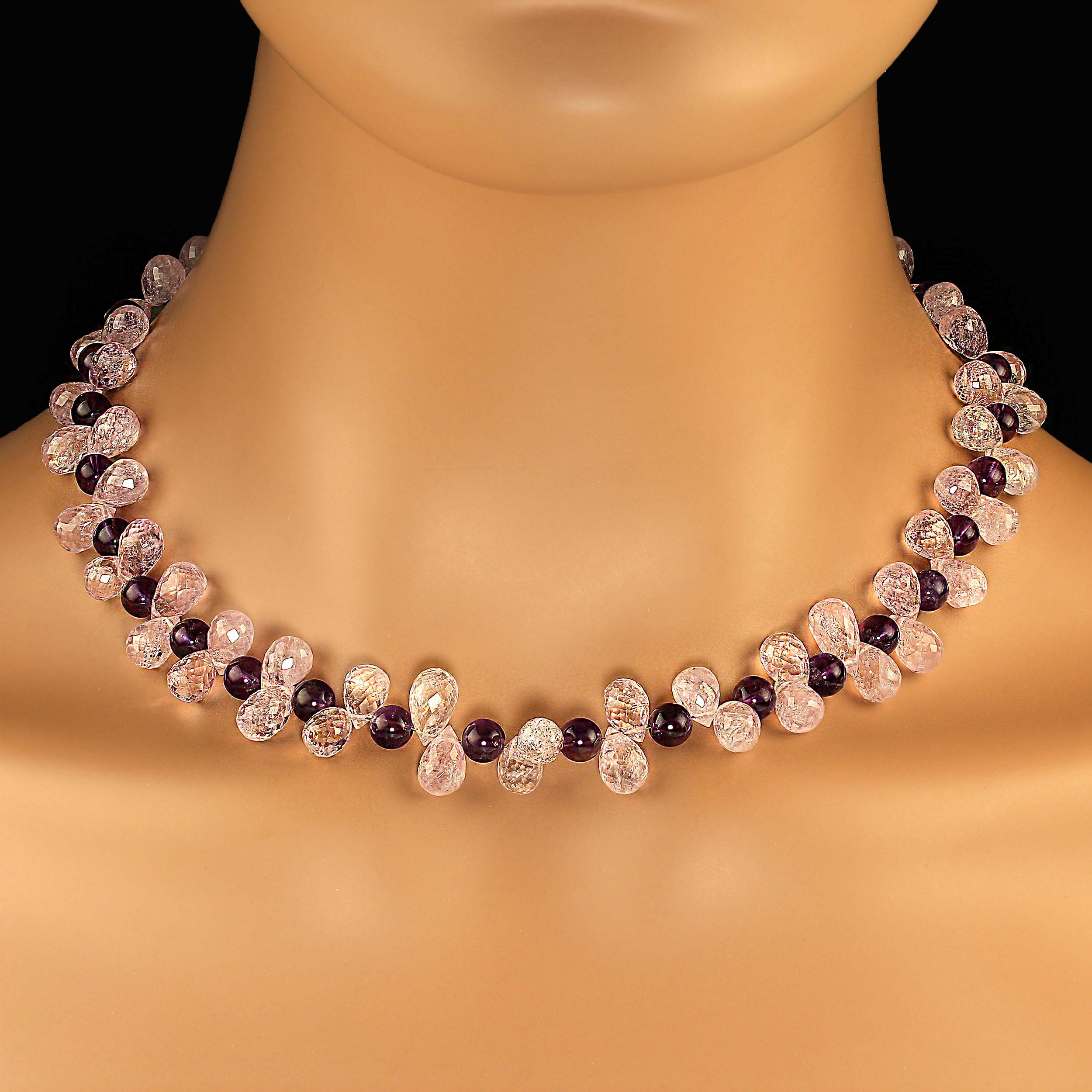 Splendida collana di Morganite e Ametista unica nel suo genere - 18 pollici di splendore
Eleva la tua collezione di gioielli con questa squisita collana unica nel suo genere, caratterizzata da un'abbagliante combinazione di briolette di morganite