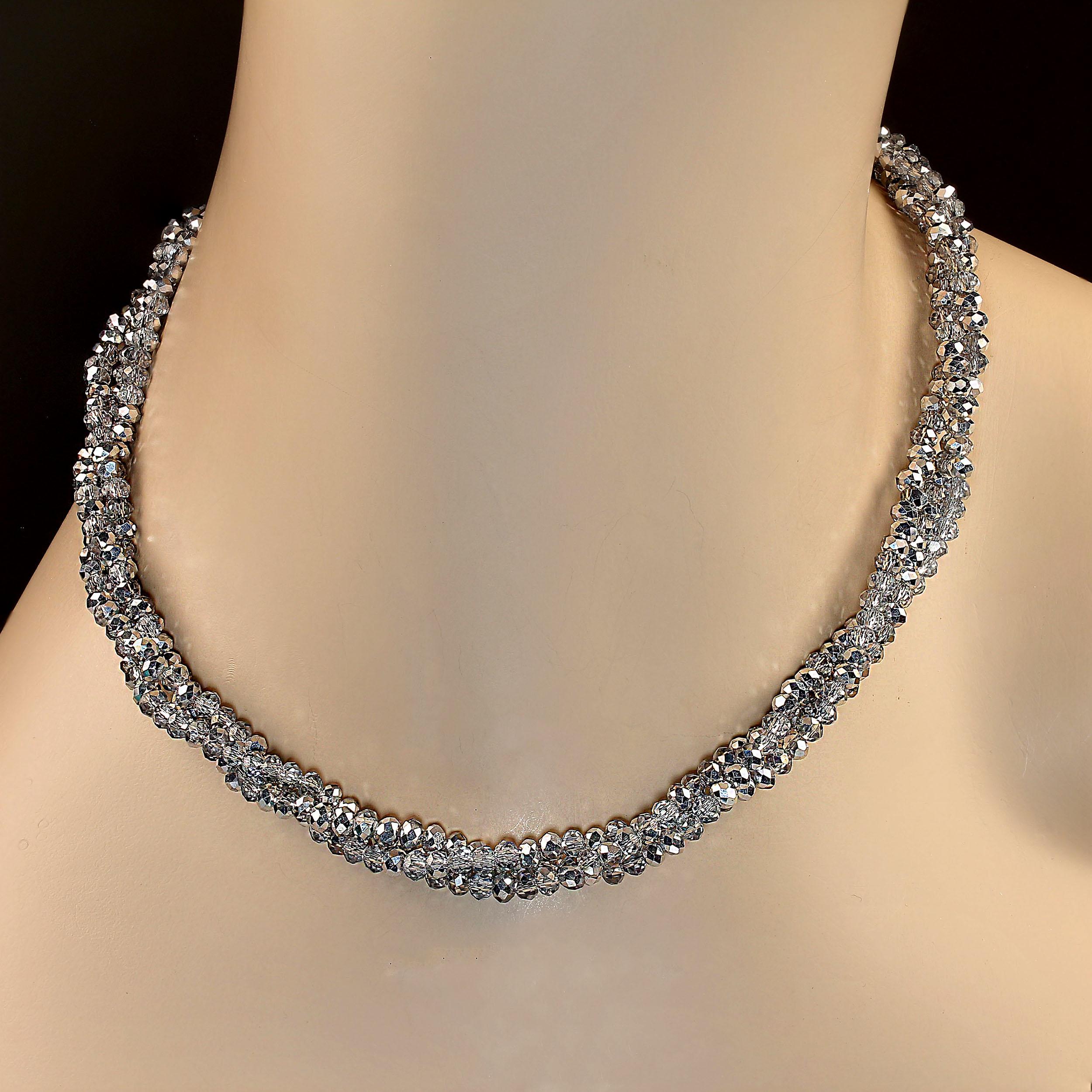Artisan AJD 18 pouces d'éclat de vacances dans ce collier en cristal à trois brins en vente