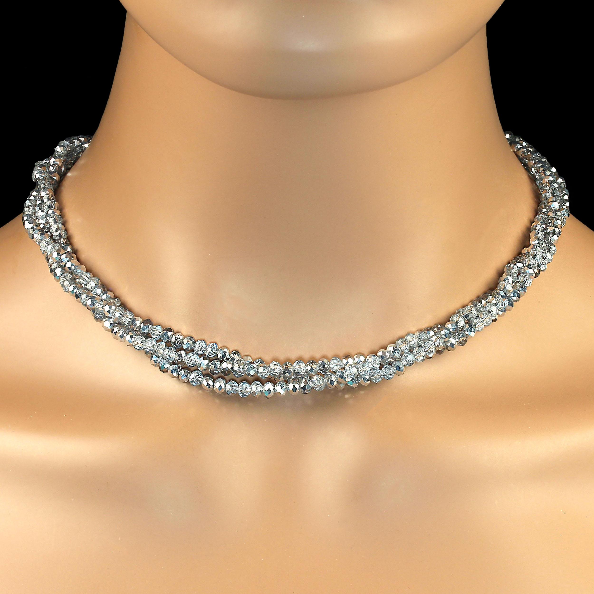 Perle AJD 18 pouces d'éclat de vacances dans ce collier en cristal à trois brins en vente