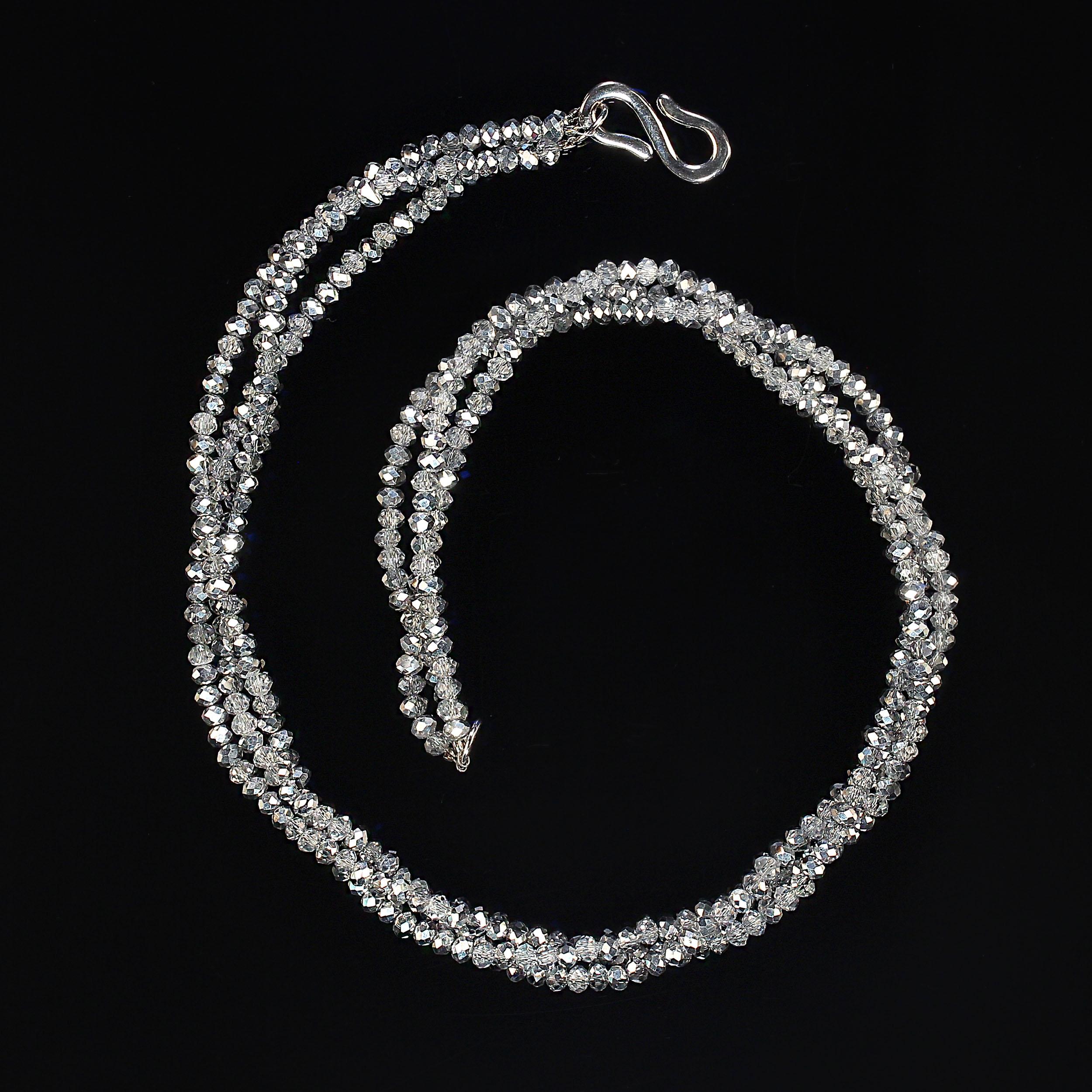 AJD 18 pouces d'éclat de vacances dans ce collier en cristal à trois brins Neuf - En vente à Raleigh, NC