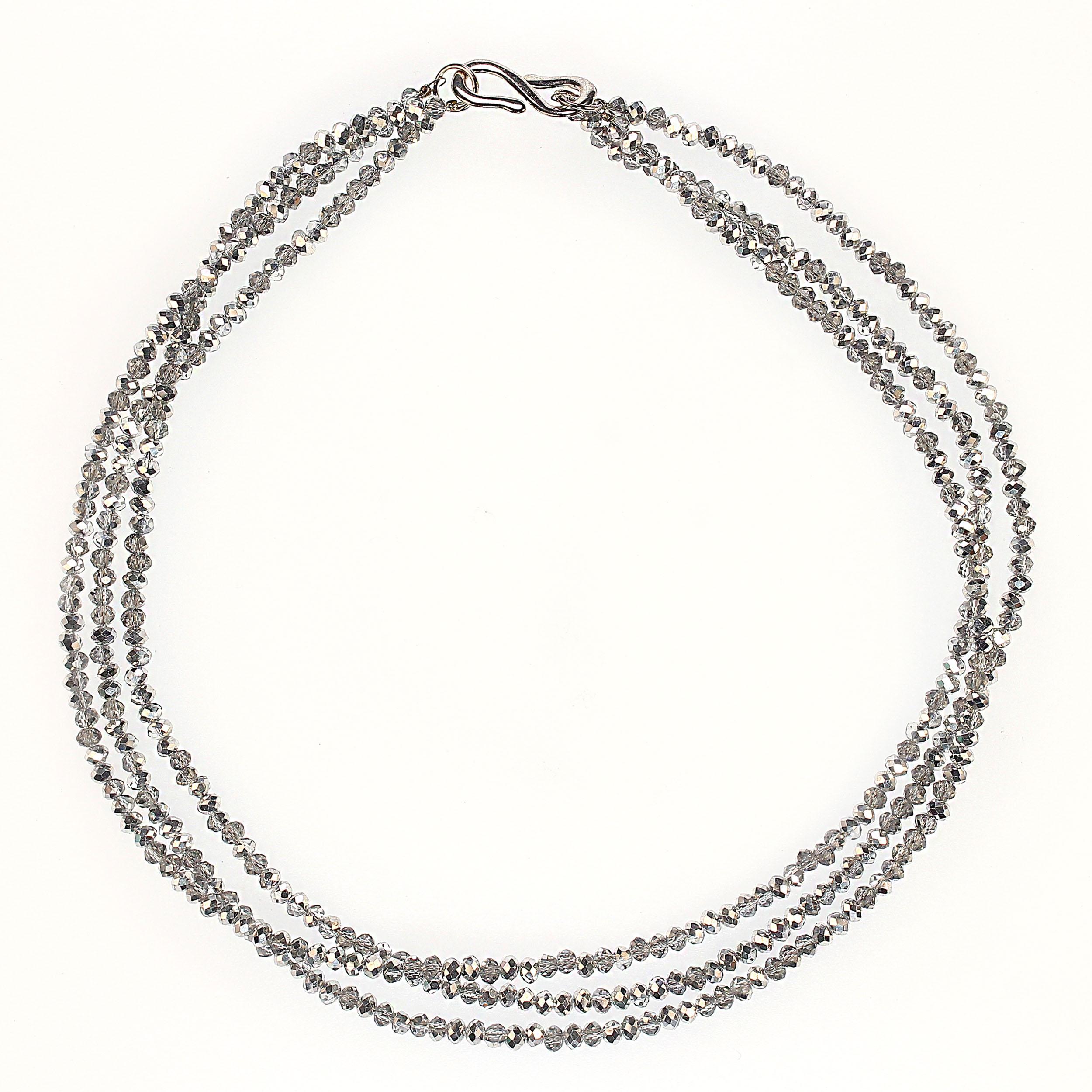 AJD 18 pouces d'éclat de vacances dans ce collier en cristal à trois brins en vente 1