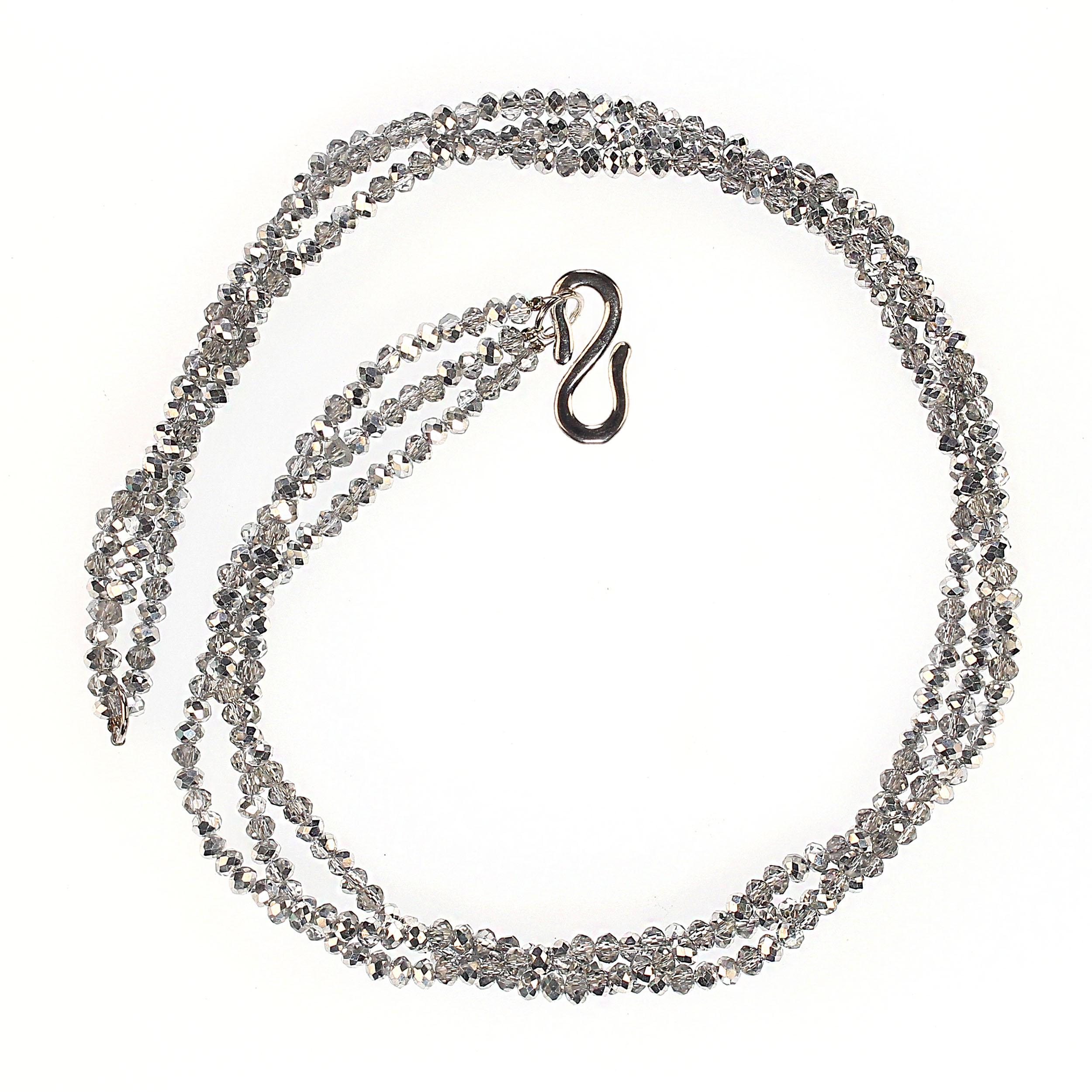 AJD 18 pouces d'éclat de vacances dans ce collier en cristal à trois brins en vente 2