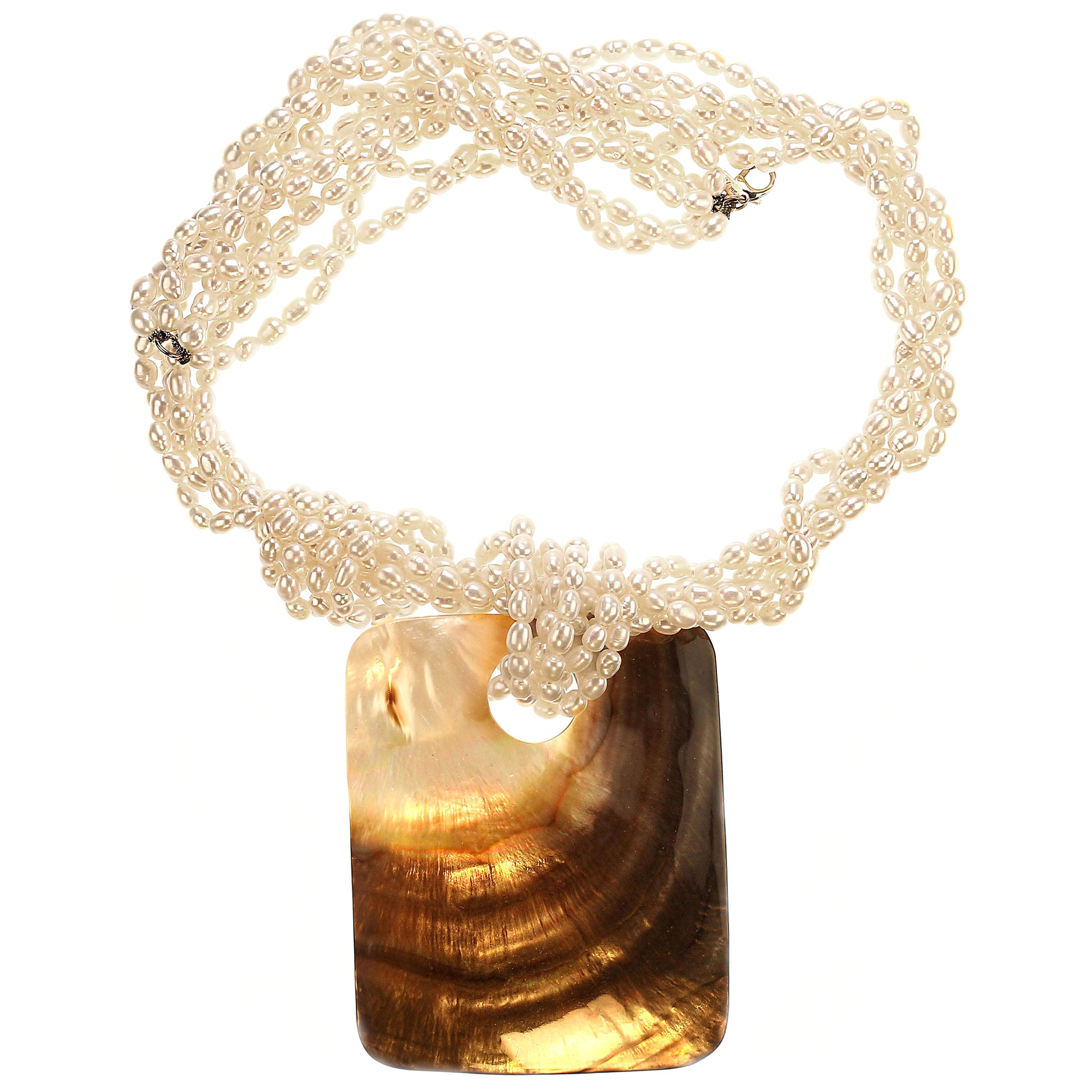 Collier unique de perles blanches à cinq brins avec un magnifique foyer en coquillage de 77x62 mm - un véritable showstopper

Élevez votre style avec ce collier de perles blanches à cinq brins unique en son genre, une pièce qui allie parfaitement