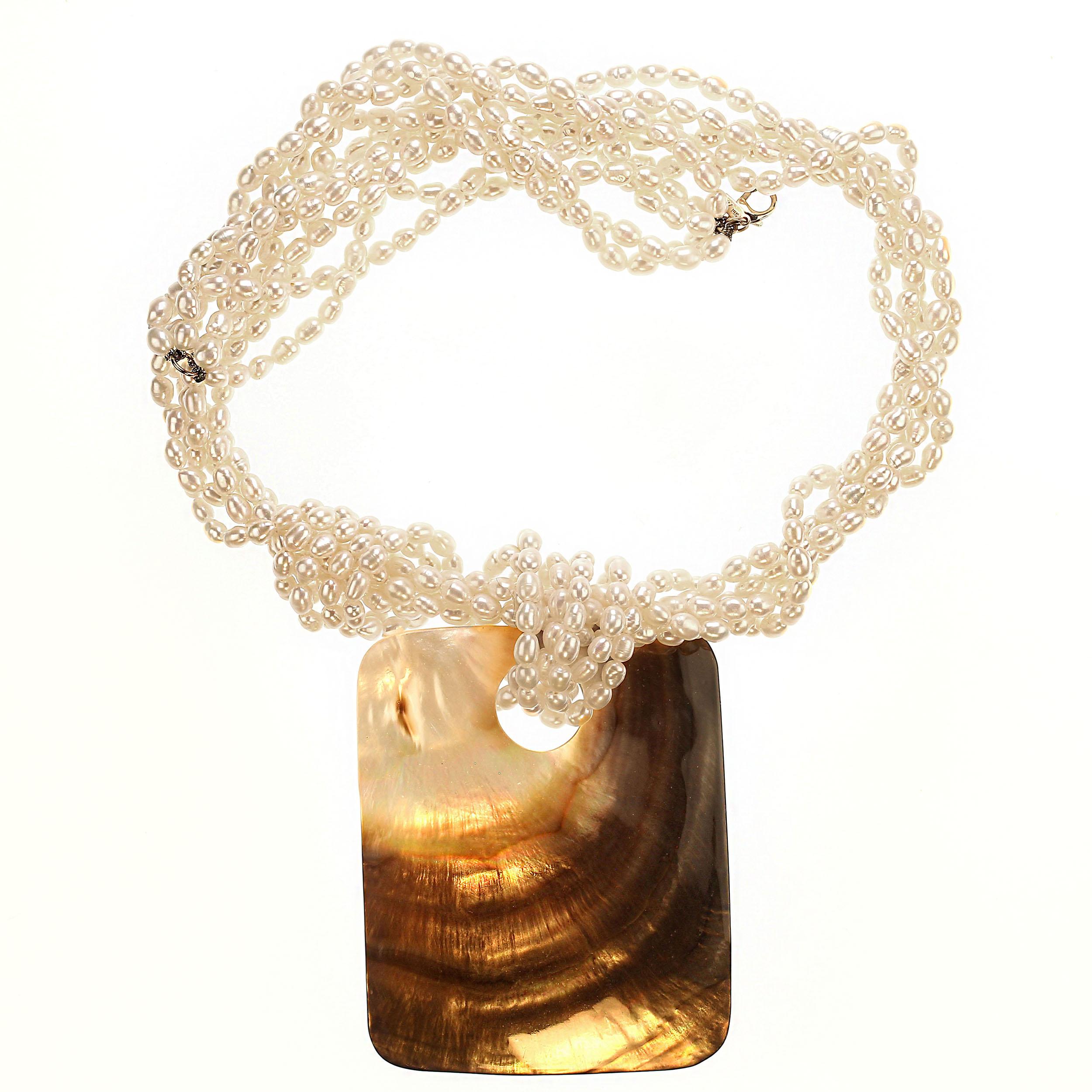AJD Collier de perles de 19 pouces à 5 brins avec grand Focal en coquillage Unisexe en vente