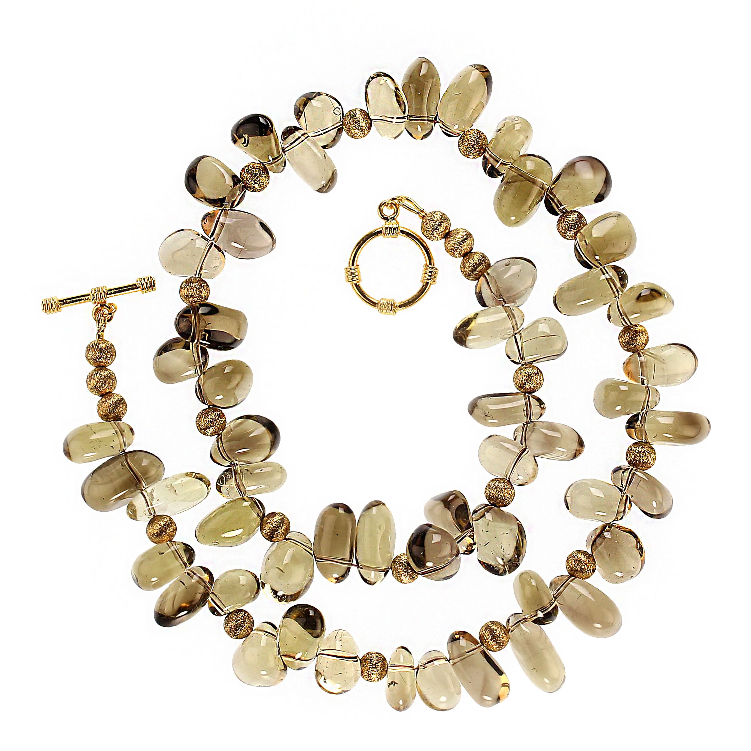Elegante AJD 19 Zoll Halskette aus glattem, durchsichtigem, transparentem, rauchfarbenem Quarz (Perle) im Angebot