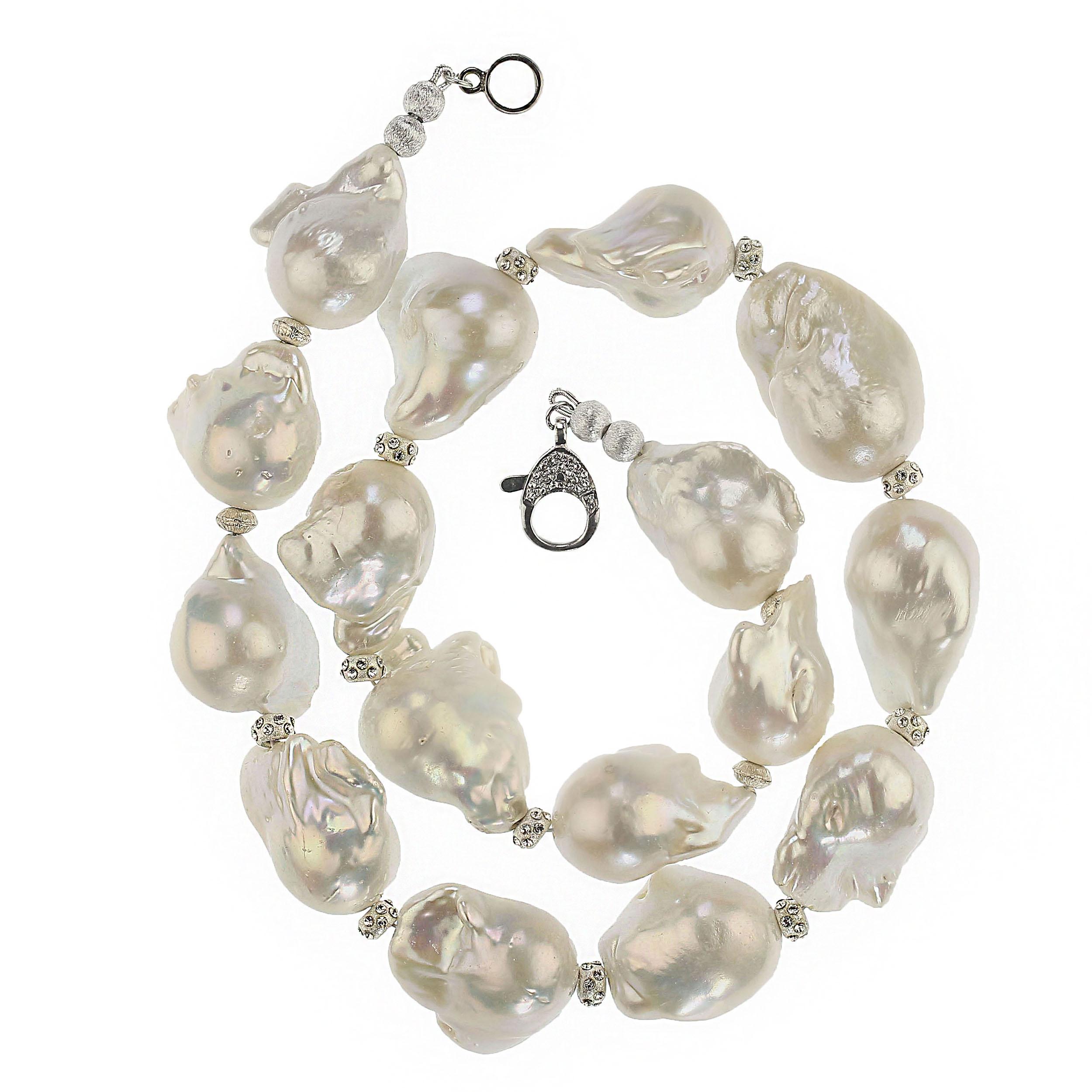AJD Collana di perle barocche bianche giganti da 19 pollici con accenti di cristallo scintillante 2