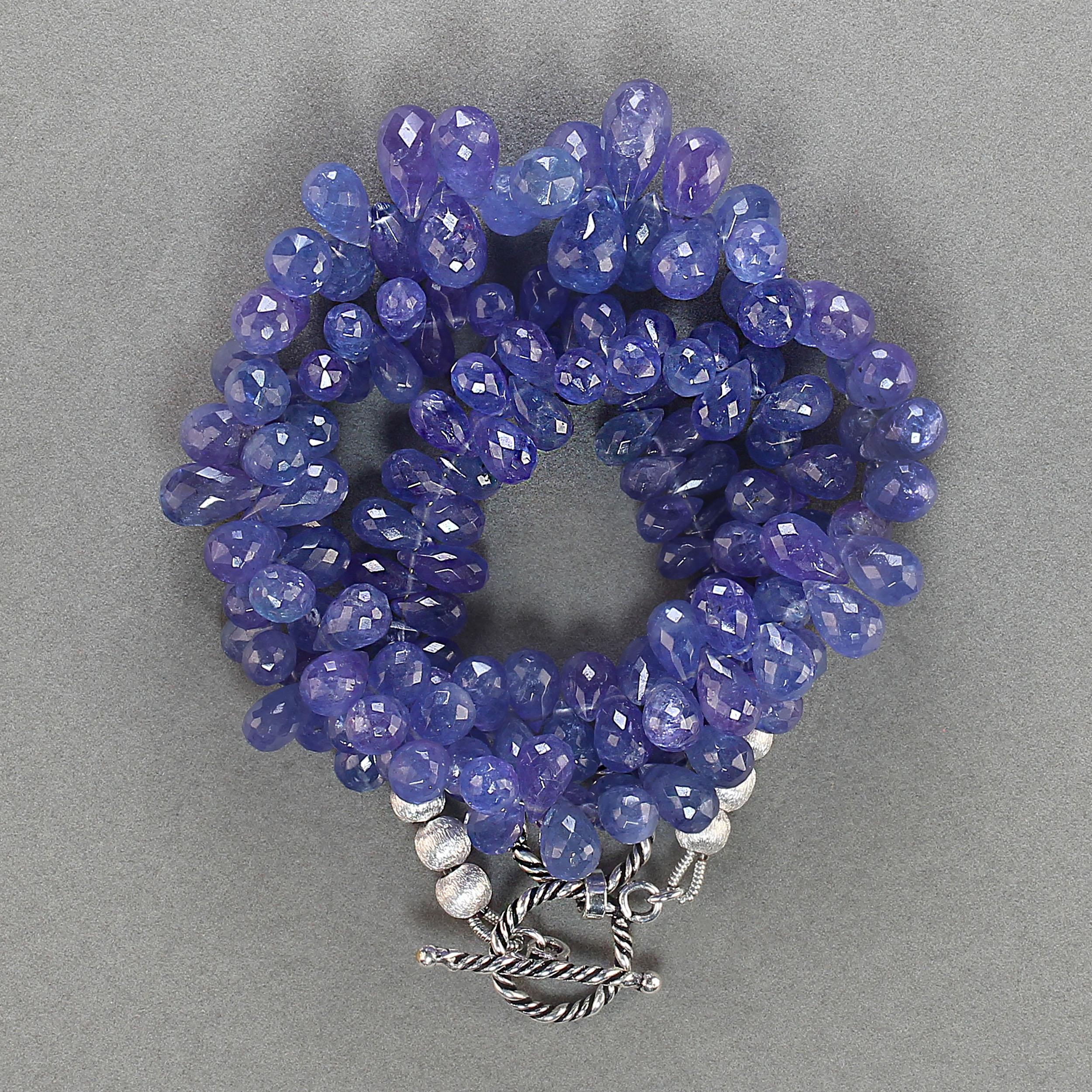 AJD Collana di tanzanite graduata da 19 pollici Briolettes blu-viola traslucide in vendita 1