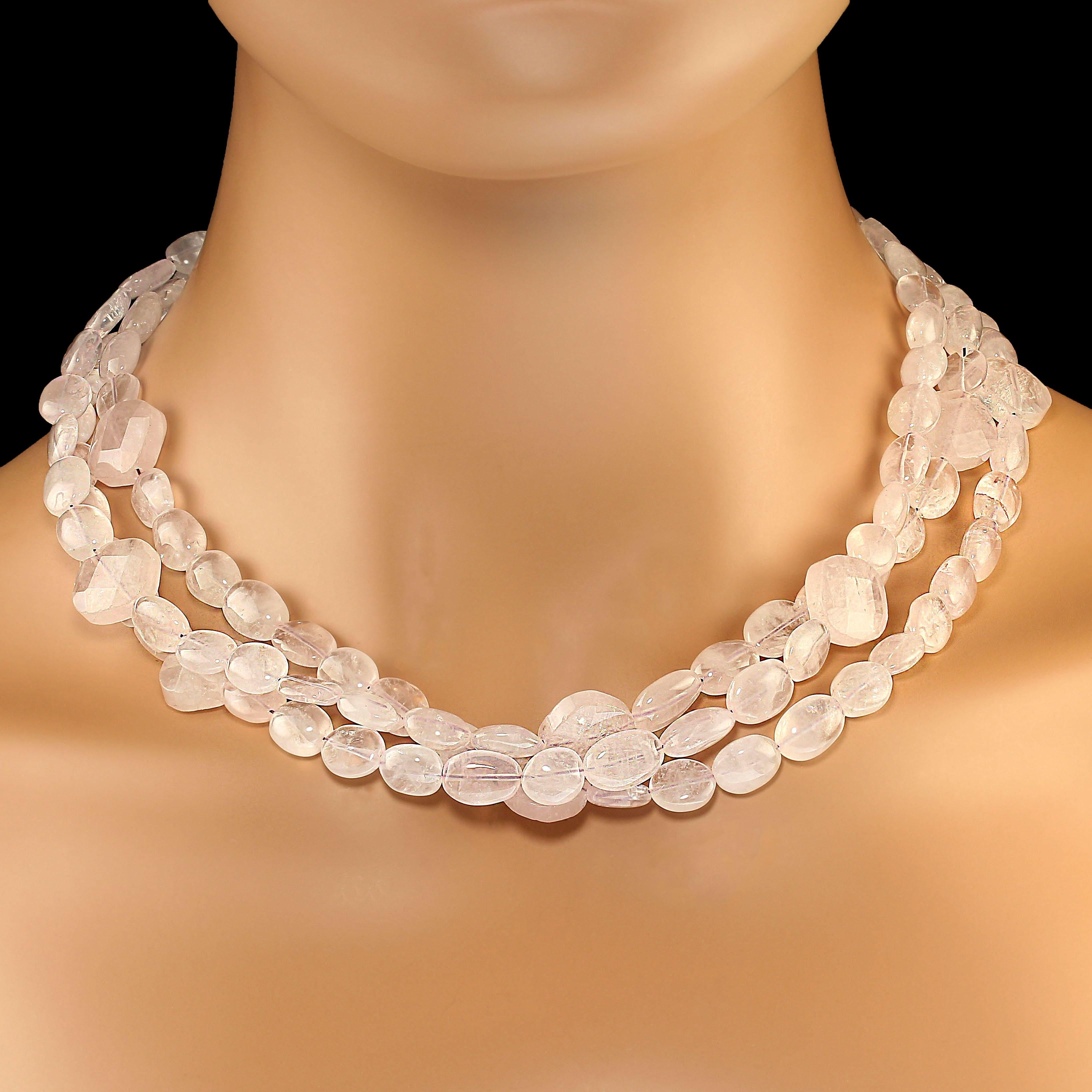 AJD 19 pouces à trois brins  Collier de quartz rose lumineux Unisexe en vente