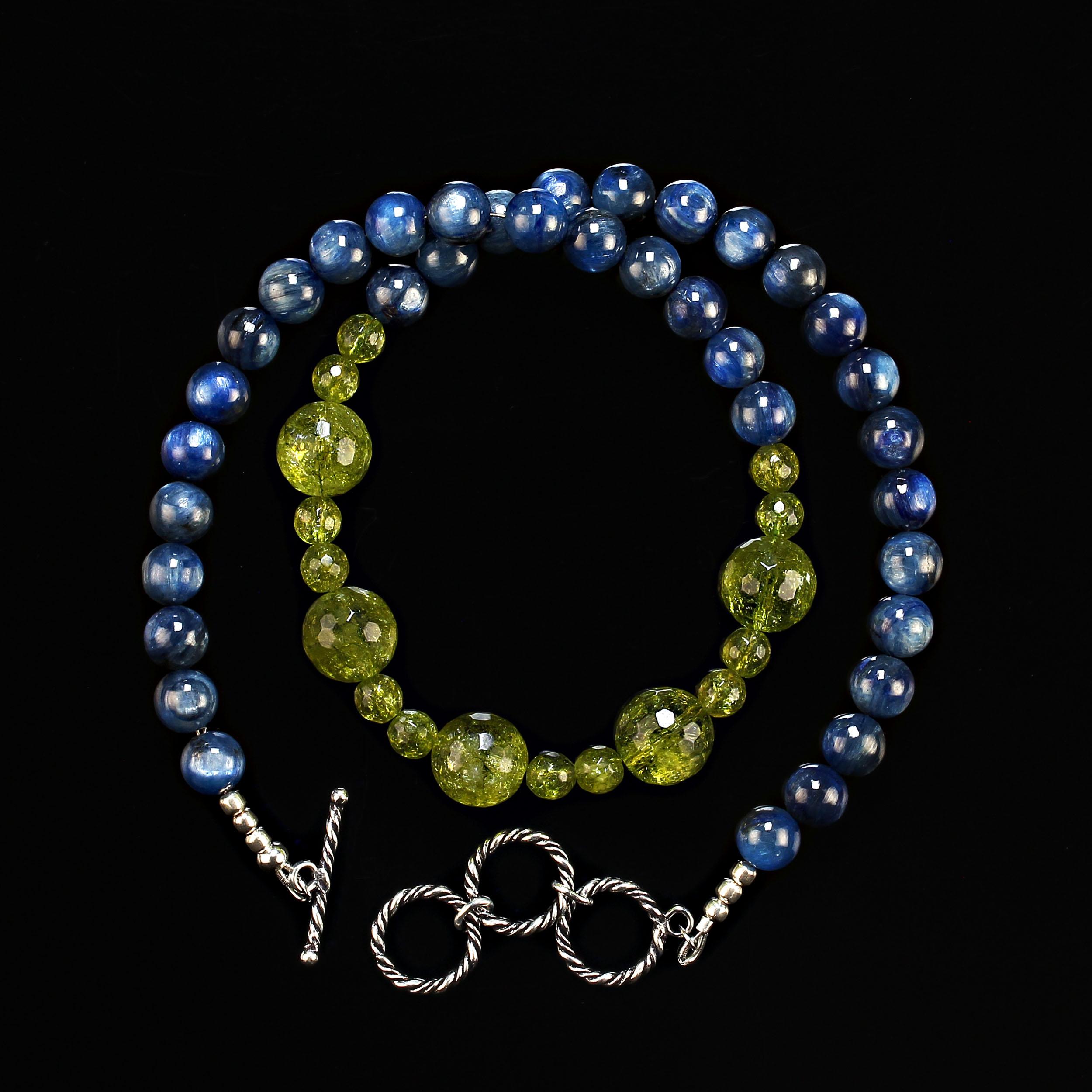 AJD 19 Zoll einzigartige Peridot und Kyanit Halskette perfekt für den Winter  Tolles Geschenk! im Zustand „Neu“ im Angebot in Raleigh, NC