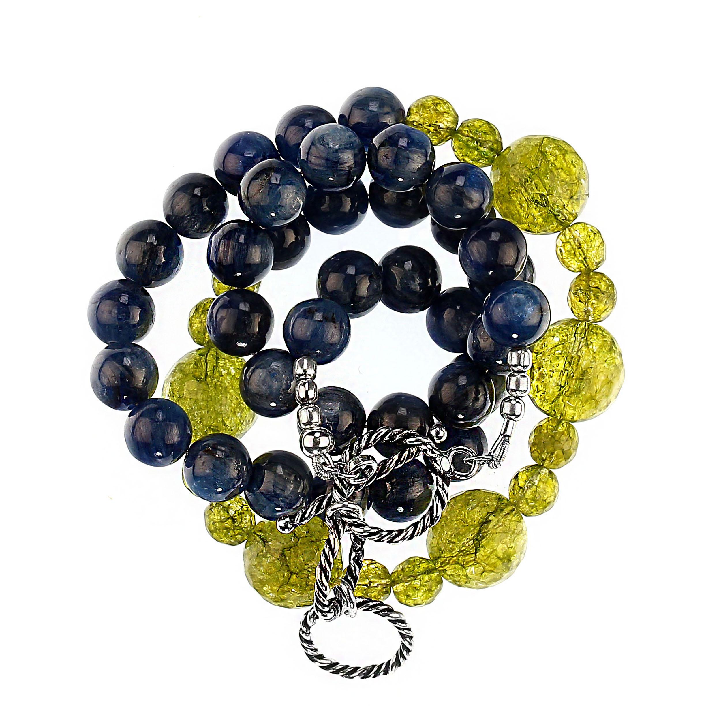 Artigiano AJD Collana unica di peridoto e kianite da 19 pollici, perfetta per l'inverno  Un grande regalo! in vendita