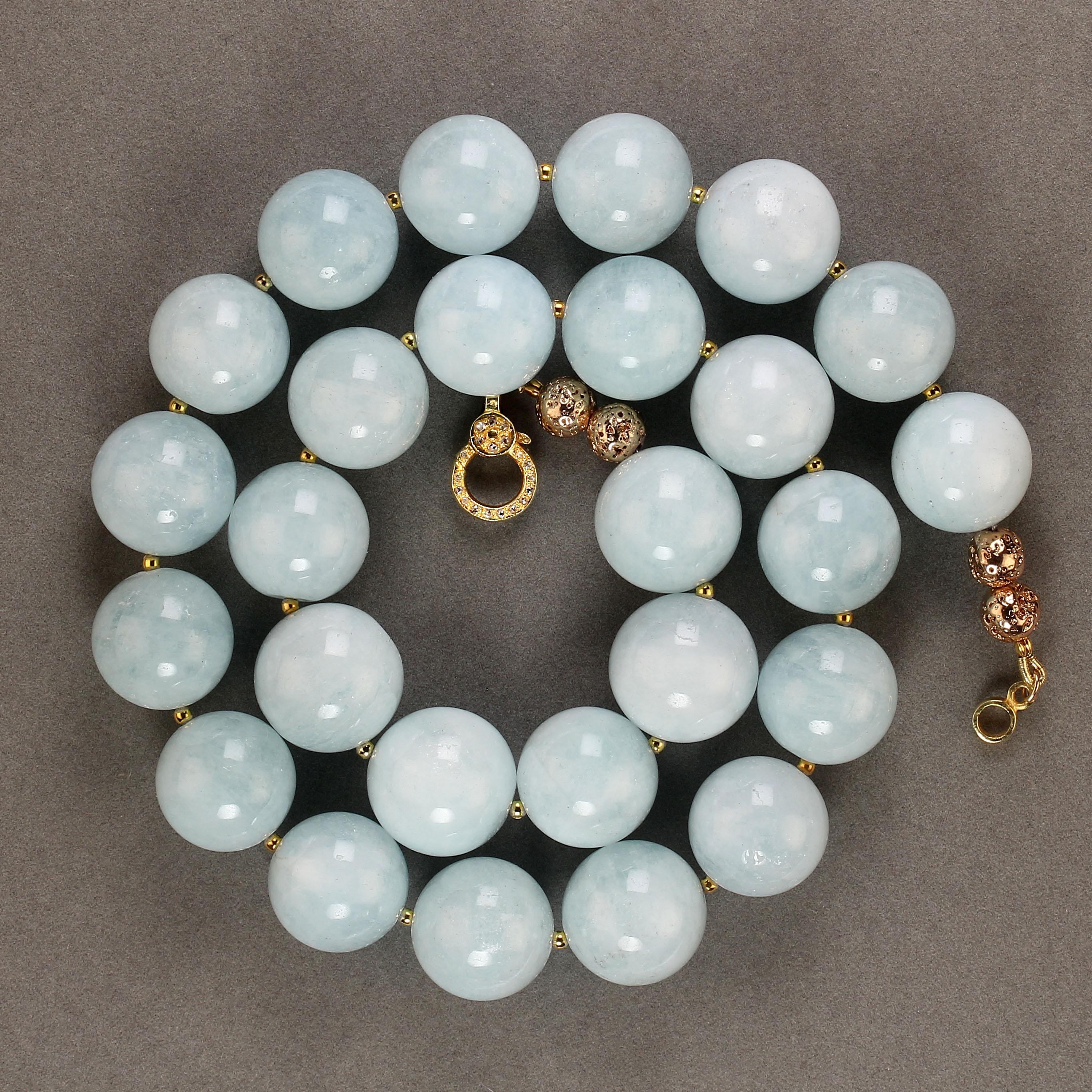 AJD Collana di acquamarina da 20 pollici liscia da 15 mm con delicato blu traslucido in vendita 1