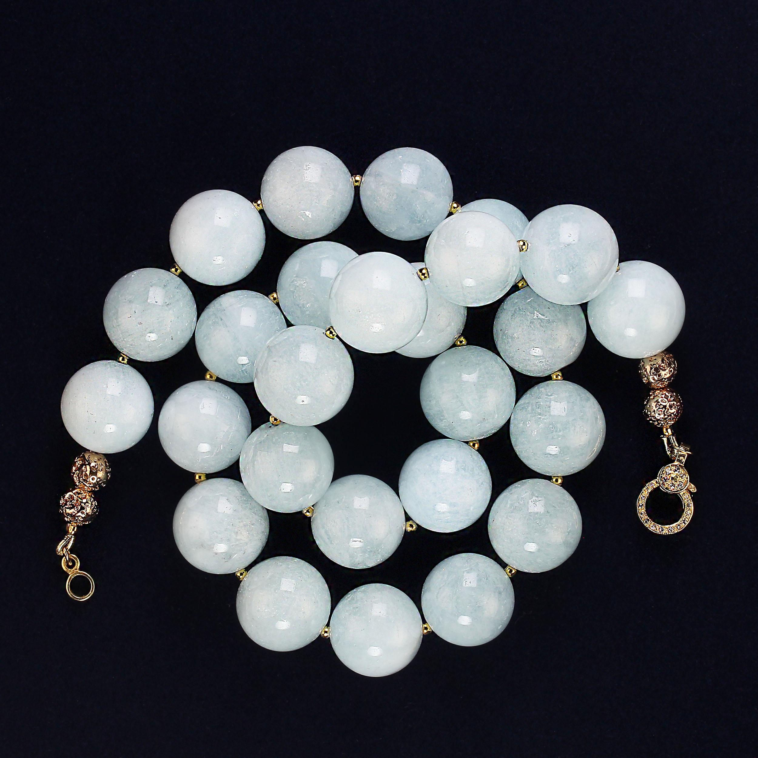AJD Collana di acquamarina da 20 pollici liscia da 15 mm con delicato blu traslucido in vendita 2