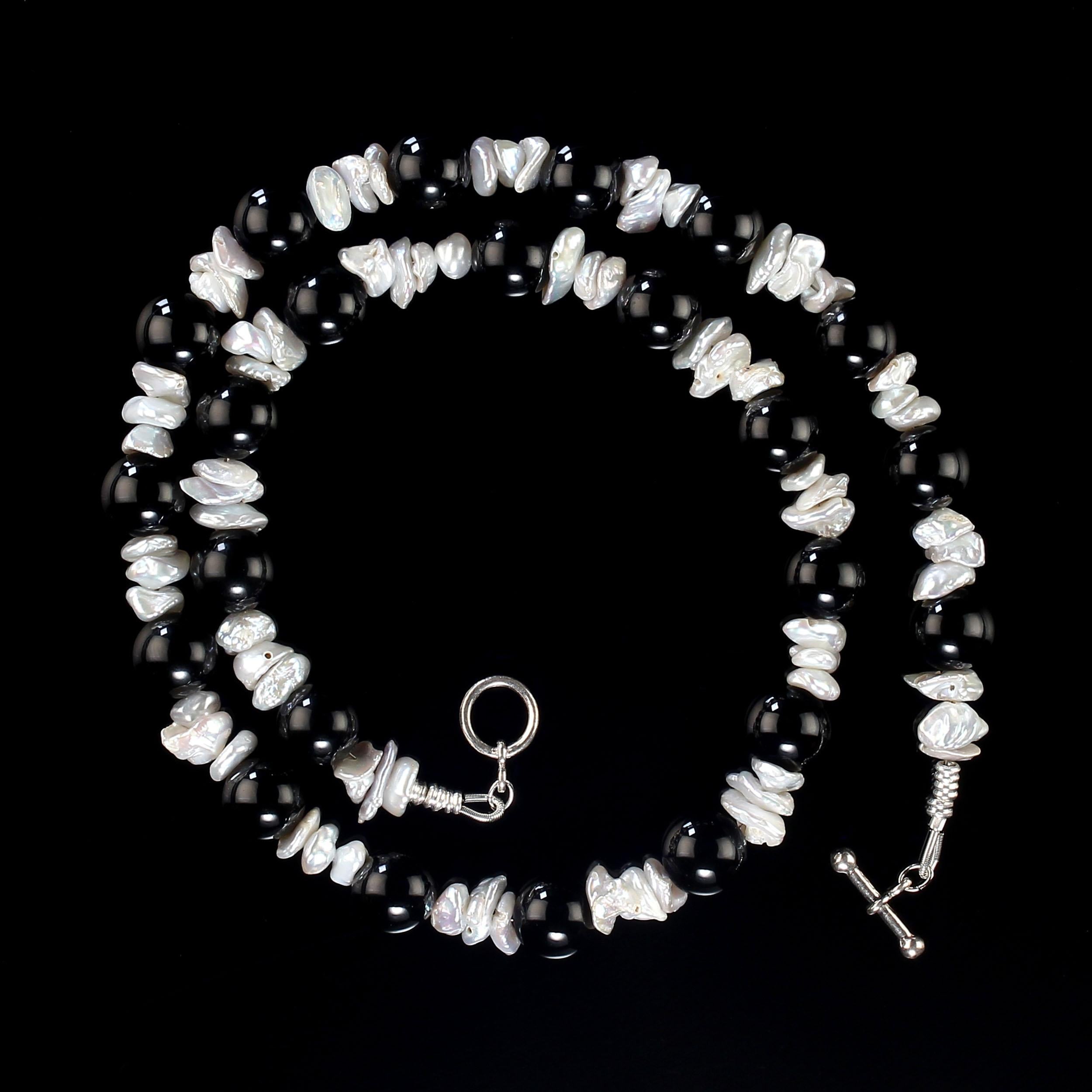 AJD 20 Inch Gray Iridescent Biwa Pearl and Black Onyx necklace Great Gift! For Sale 2