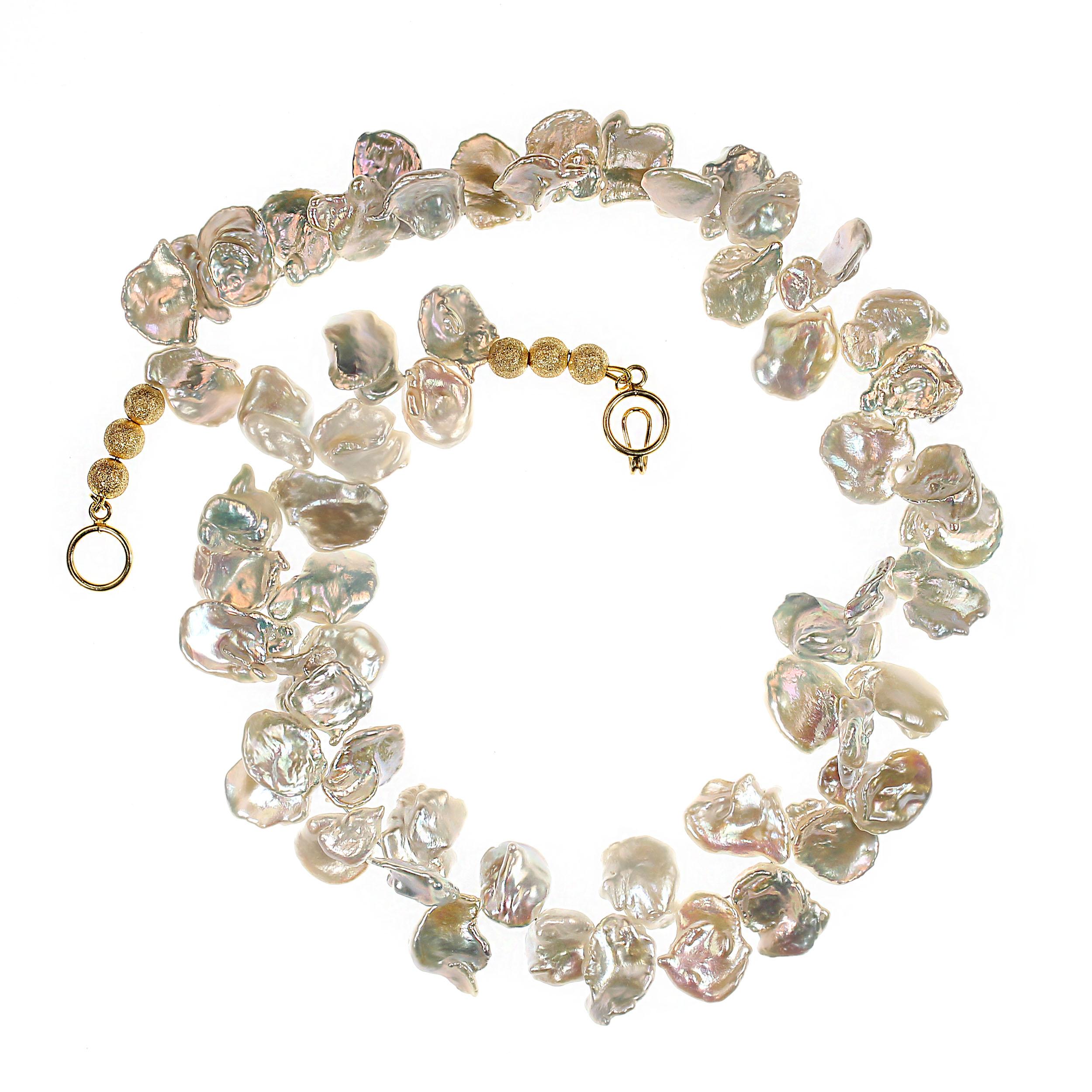 AJD Collier de perles Keshi plates blanches irisées de 20 pouces en vente 3