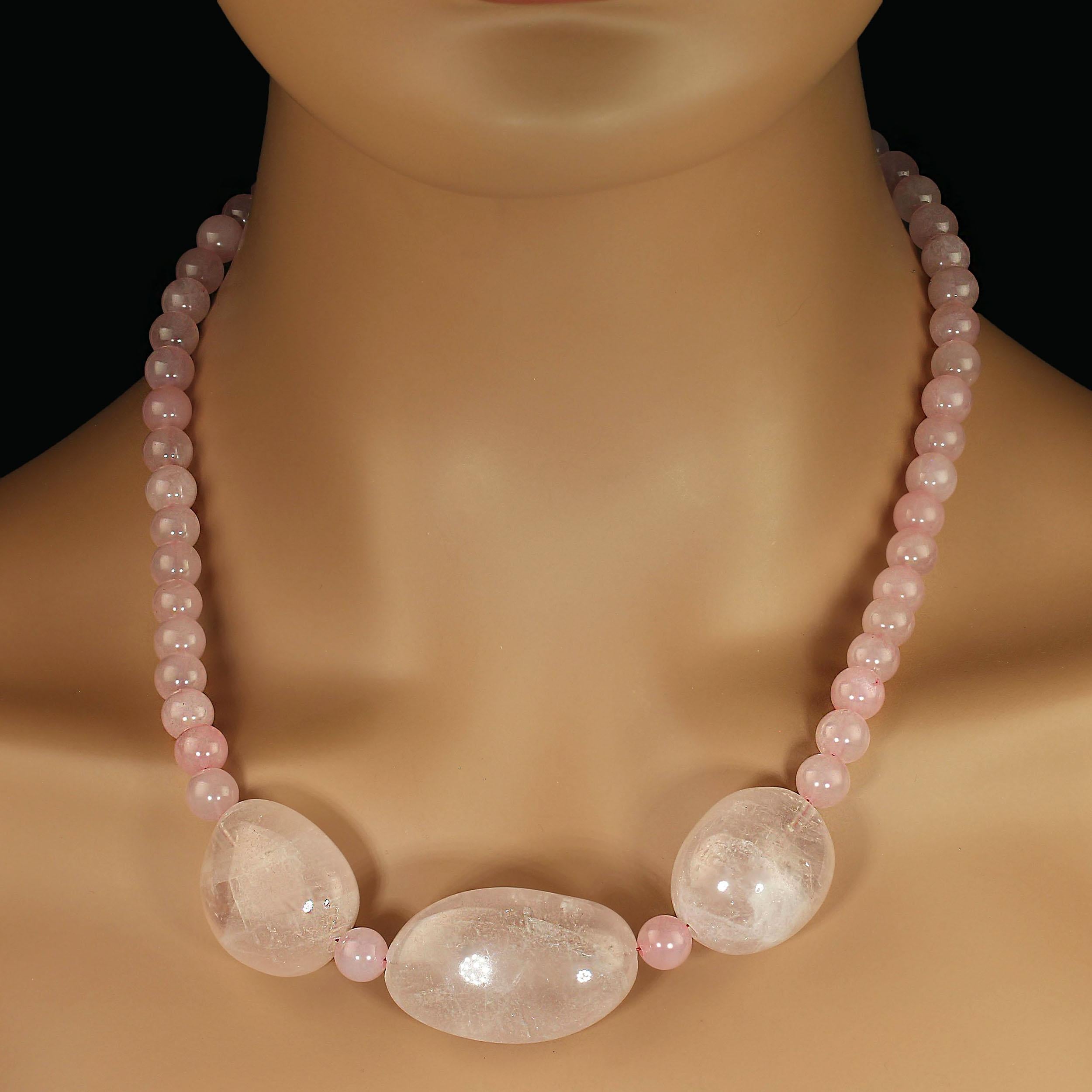 AJD Collana di quarzo rosa da 20 pollici con tre splendide gemme di grandi dimensioni a forma libera in vendita 3