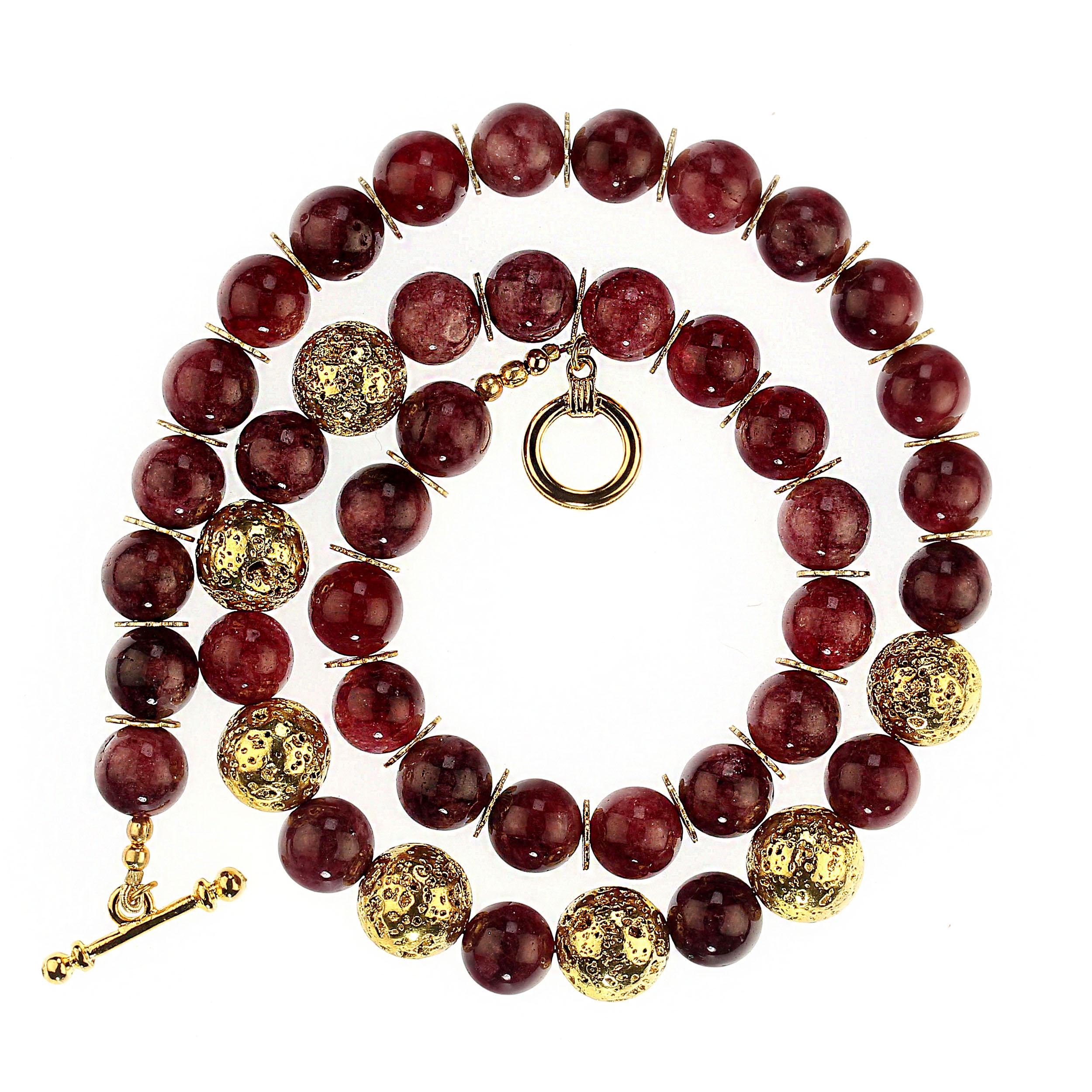 Elegante collana di granato con accenti di lava d'oro - gemme lucide da 10 mm per una dichiarazione unica

Aggiungi un'eleganza senza tempo alla tua collezione di gioielli con questa splendida collana di granati, caratterizzata da gemme rotonde