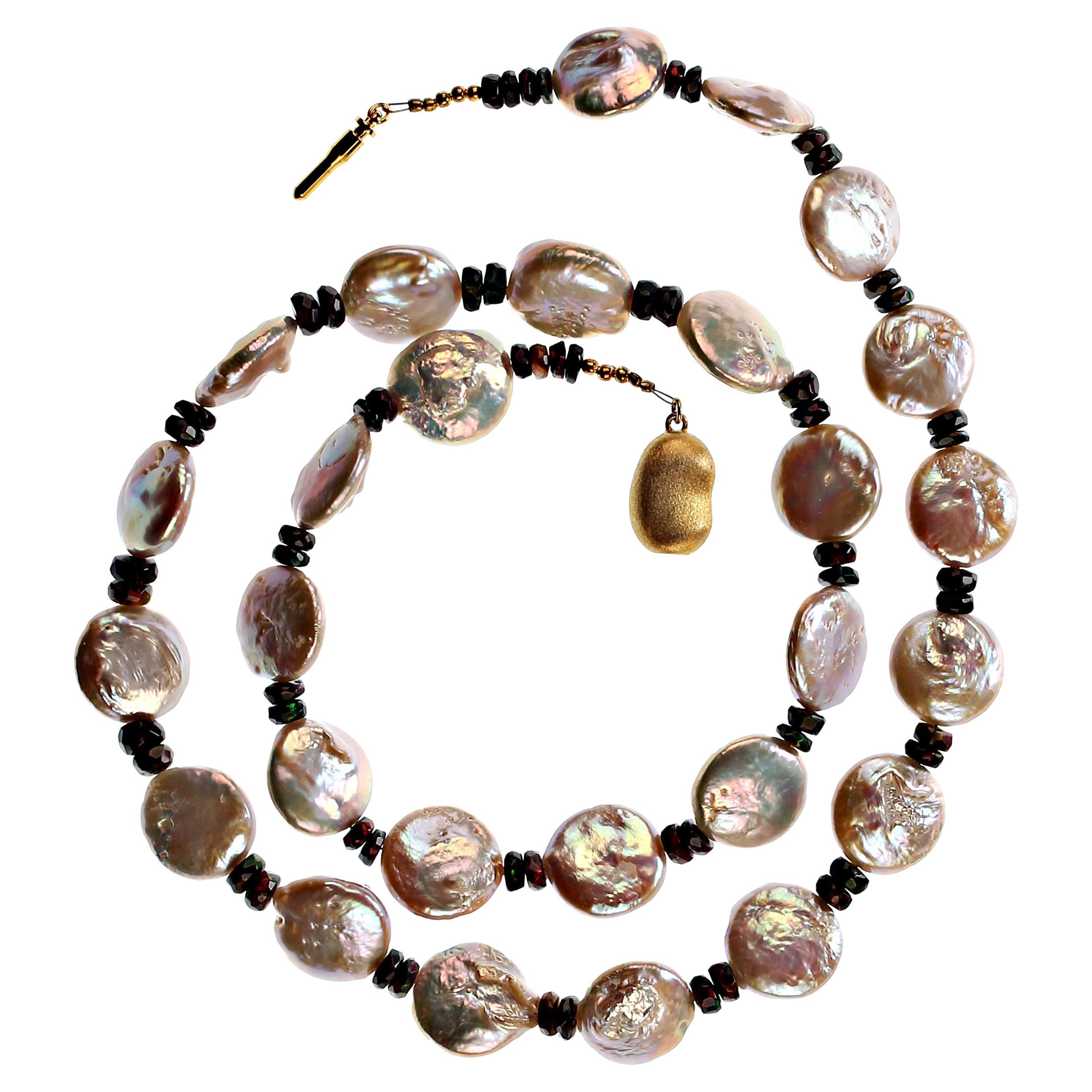 Halskette mit 22 Zoll silbernen Münzperlen und schwarzem Opal Juni Geburtsstein von JD im Angebot