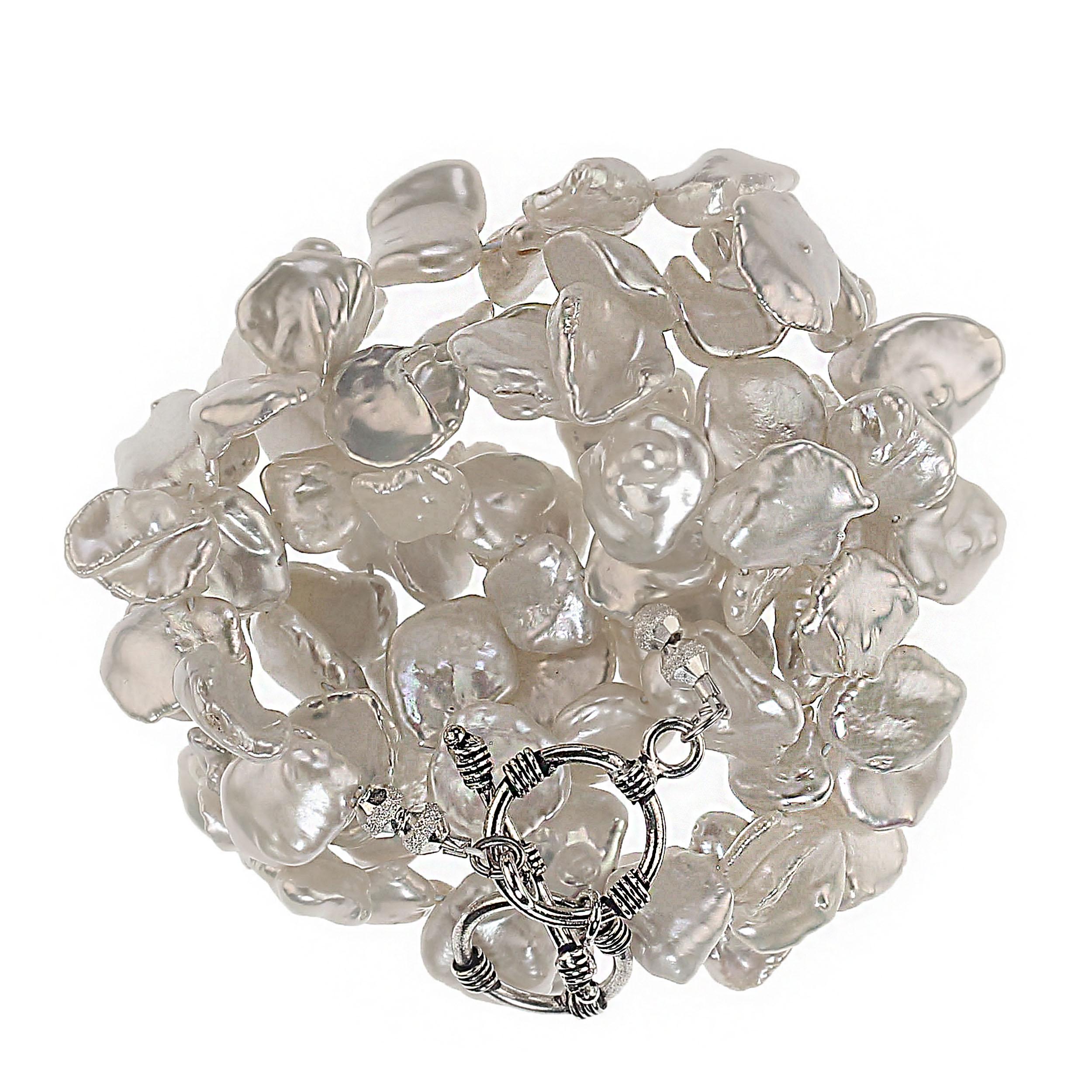 Perlina AJD Collana di perle Keshi bianche iridescenti da 23 pollici  Regalo perfetto in vendita
