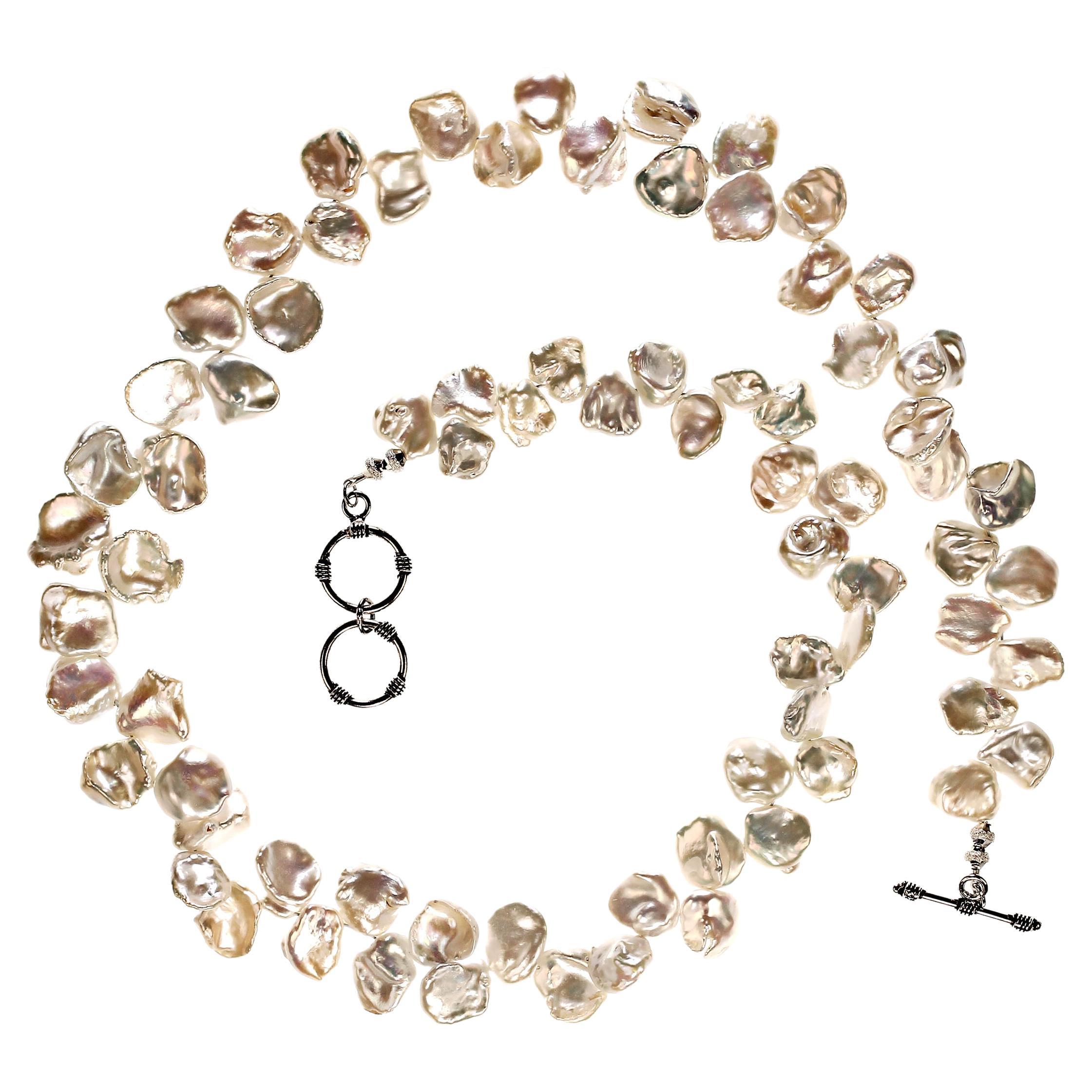 Artisan AJD Collier de perles Keshi blanches iridescentes de 23 pouces  Cadeau idéal en vente