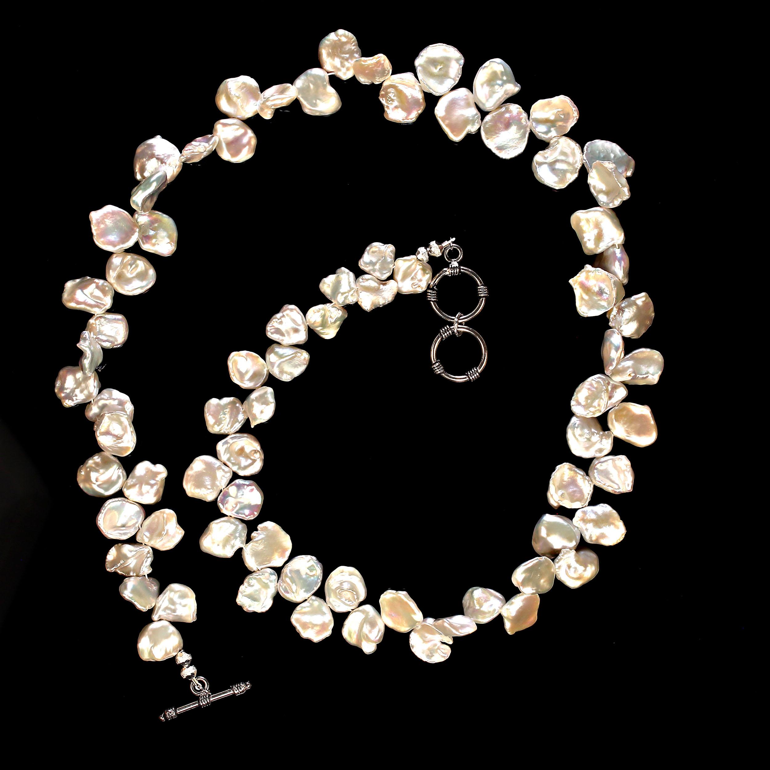 Perle AJD Collier de perles Keshi blanches iridescentes de 23 pouces  Cadeau idéal en vente