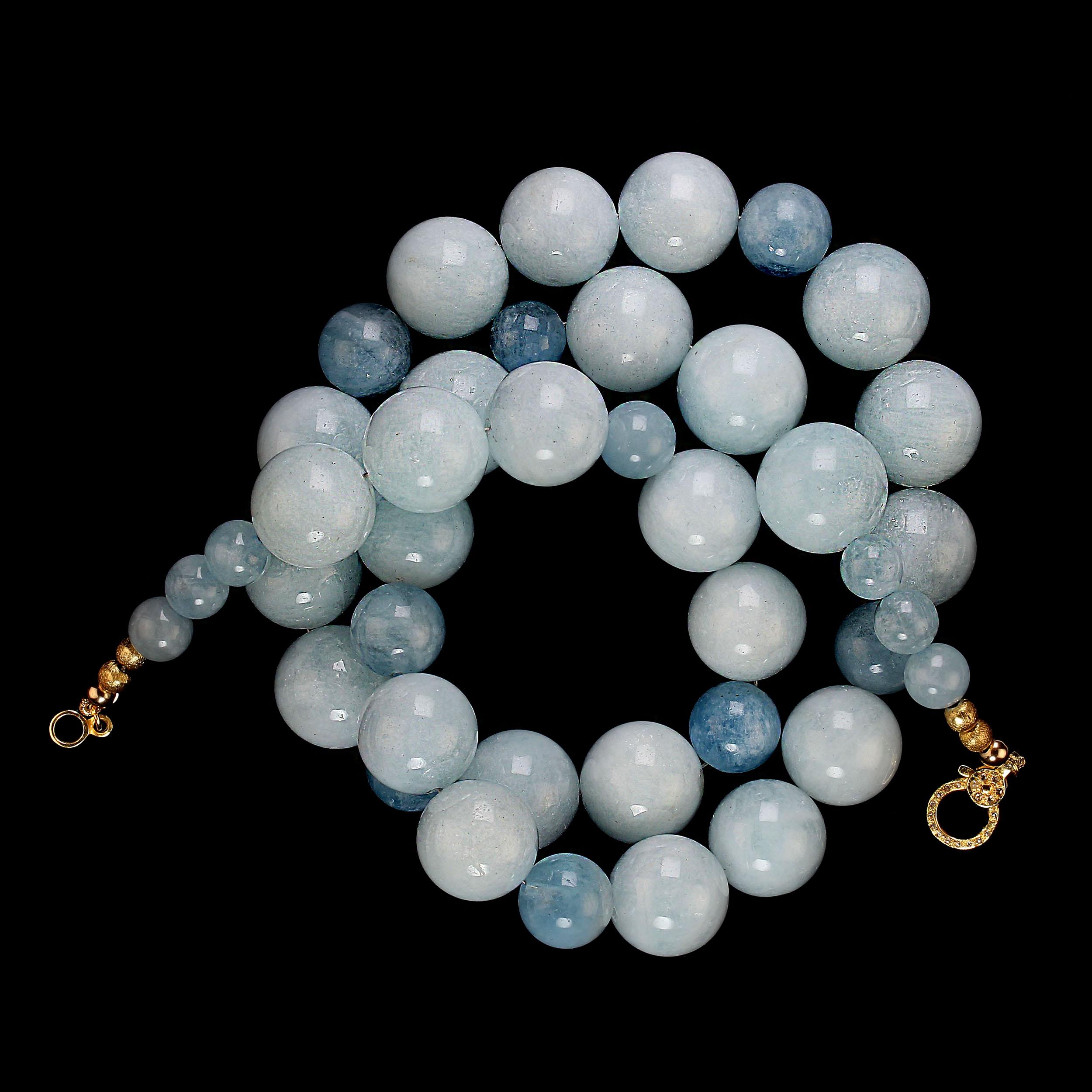 Collana AJD da 24 pollici con toni e dimensioni miste di acquamarina e chiusura con diamanti In condizioni Nuovo in vendita a Raleigh, NC